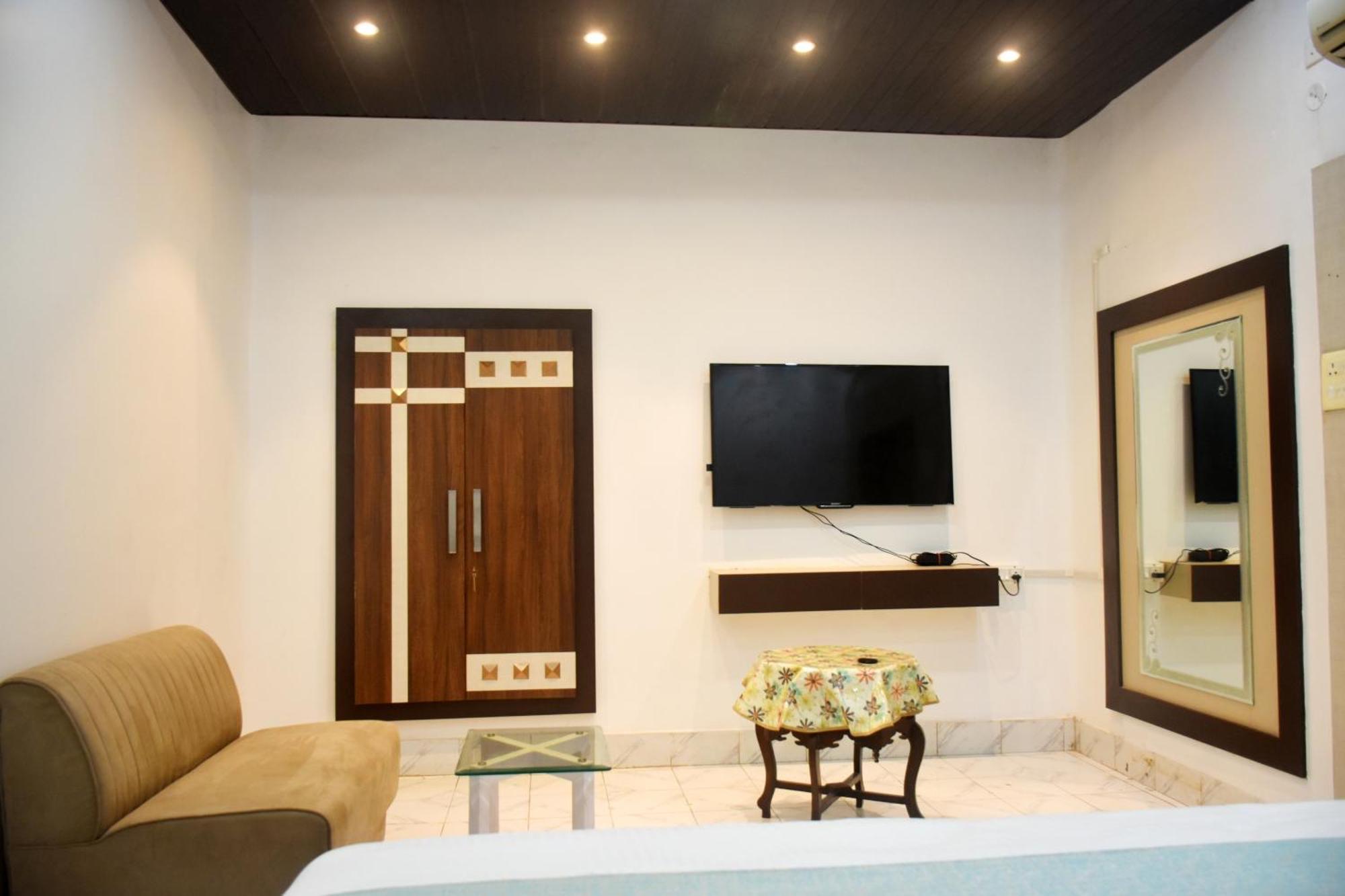 Raahi Luxury Near Kashi Vishwanath Villa