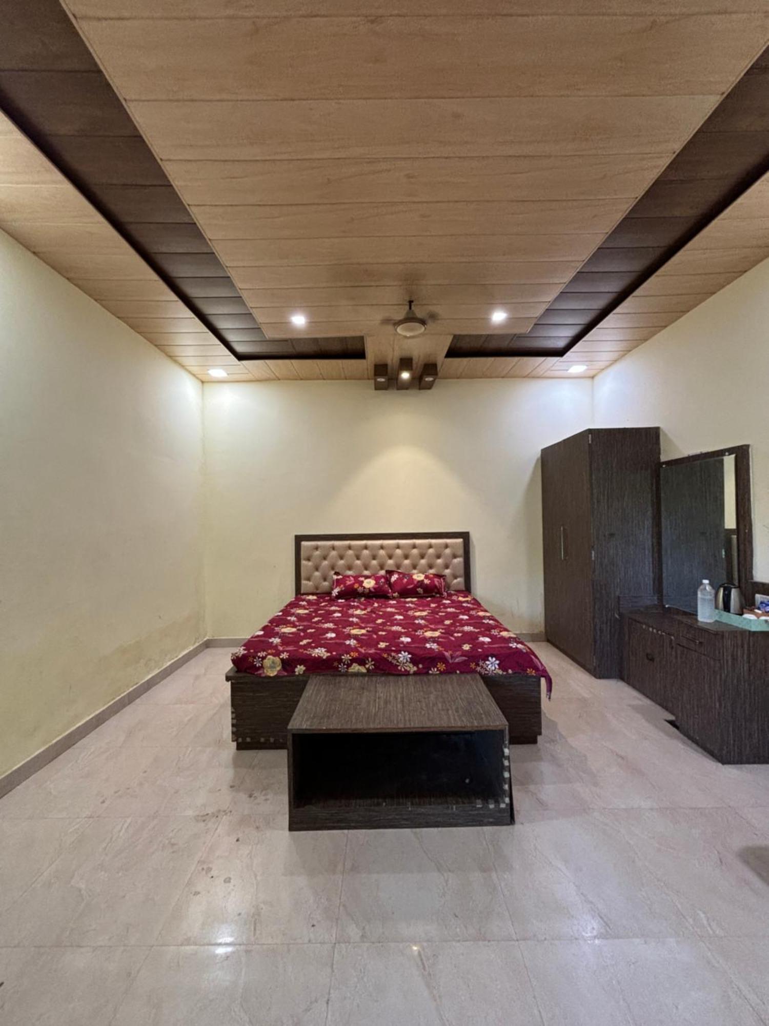Apartment Ganesh Mandapam *