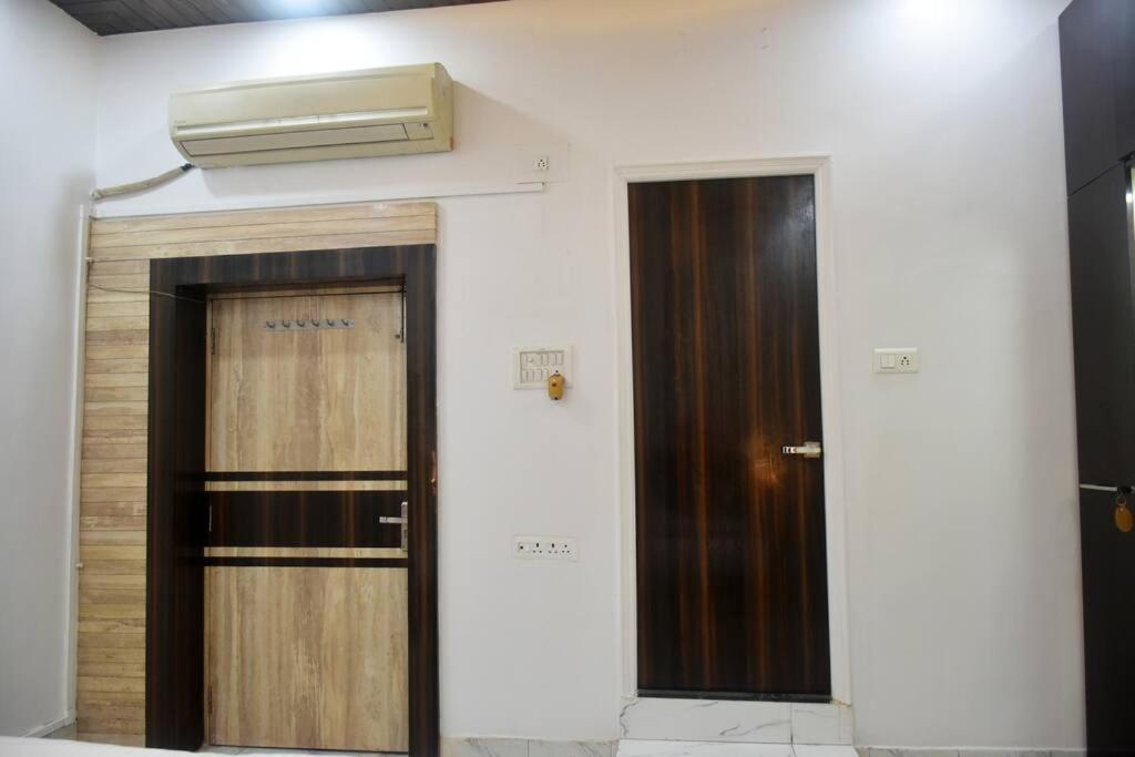 Raahi Luxury Near Kashi Vishwanath Villa *