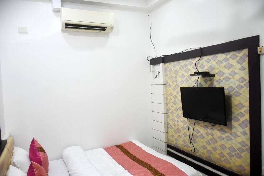 Raahi Luxury Near Kashi Vishwanath * Varanasi