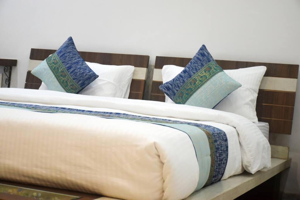 Raahi Luxury Near Kashi Vishwanath * Varanasi