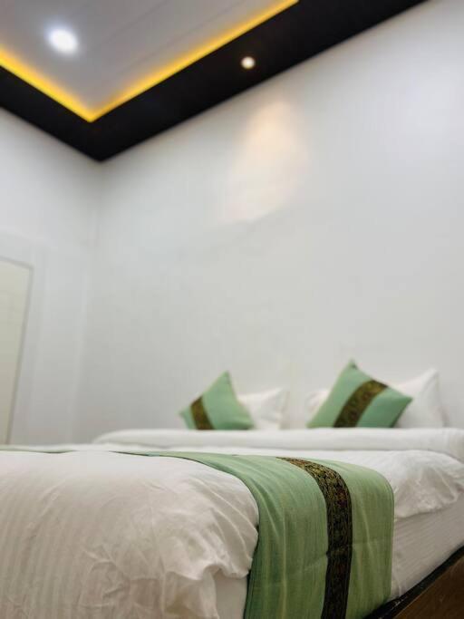 Raahi Luxury Near Kashi Vishwanath *