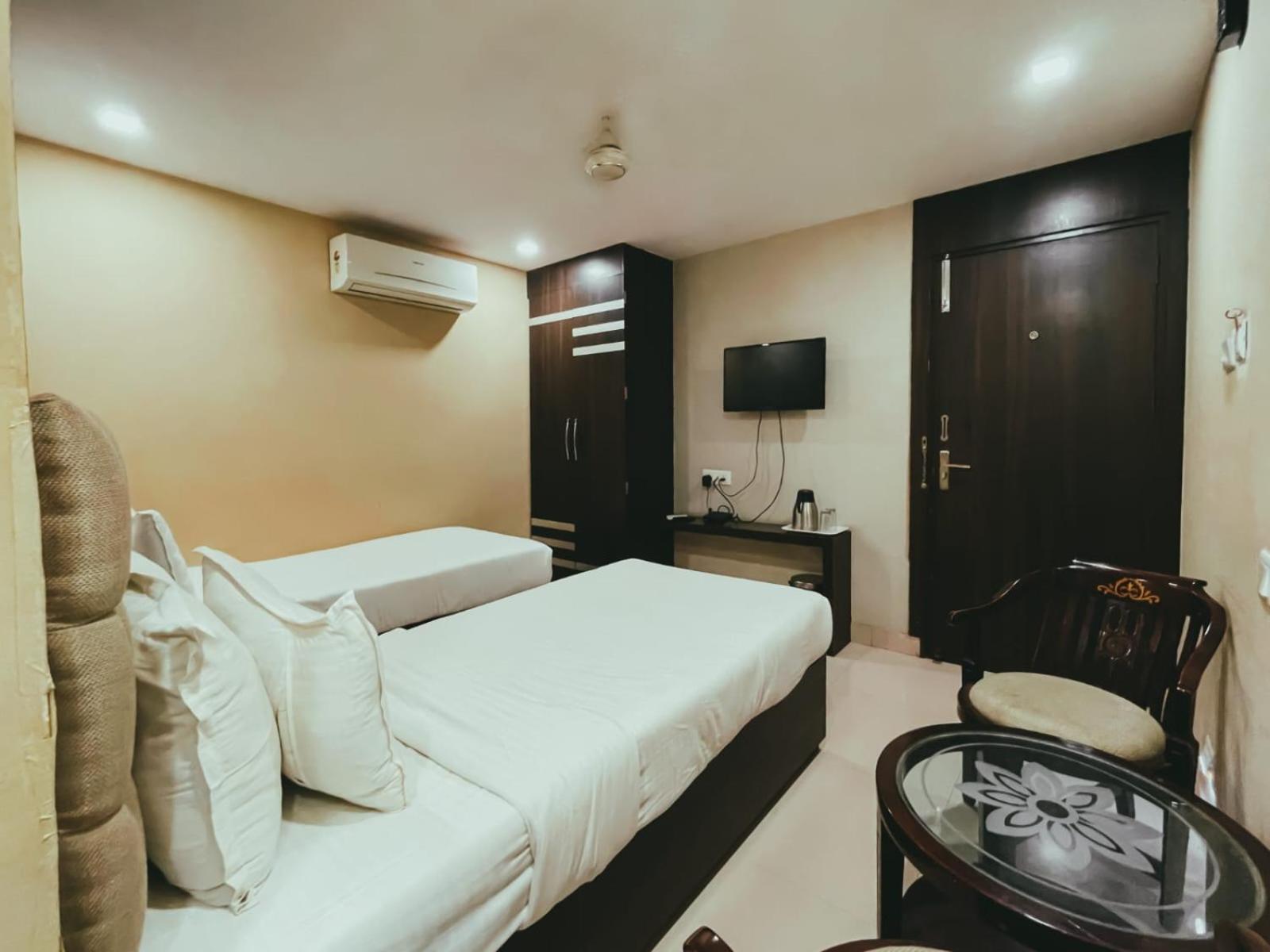 S L E Residency Varanasi