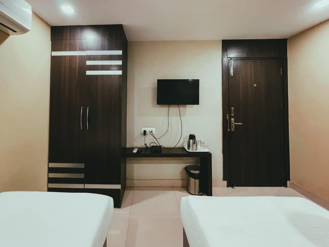 S L E Residency 2* Varanasi