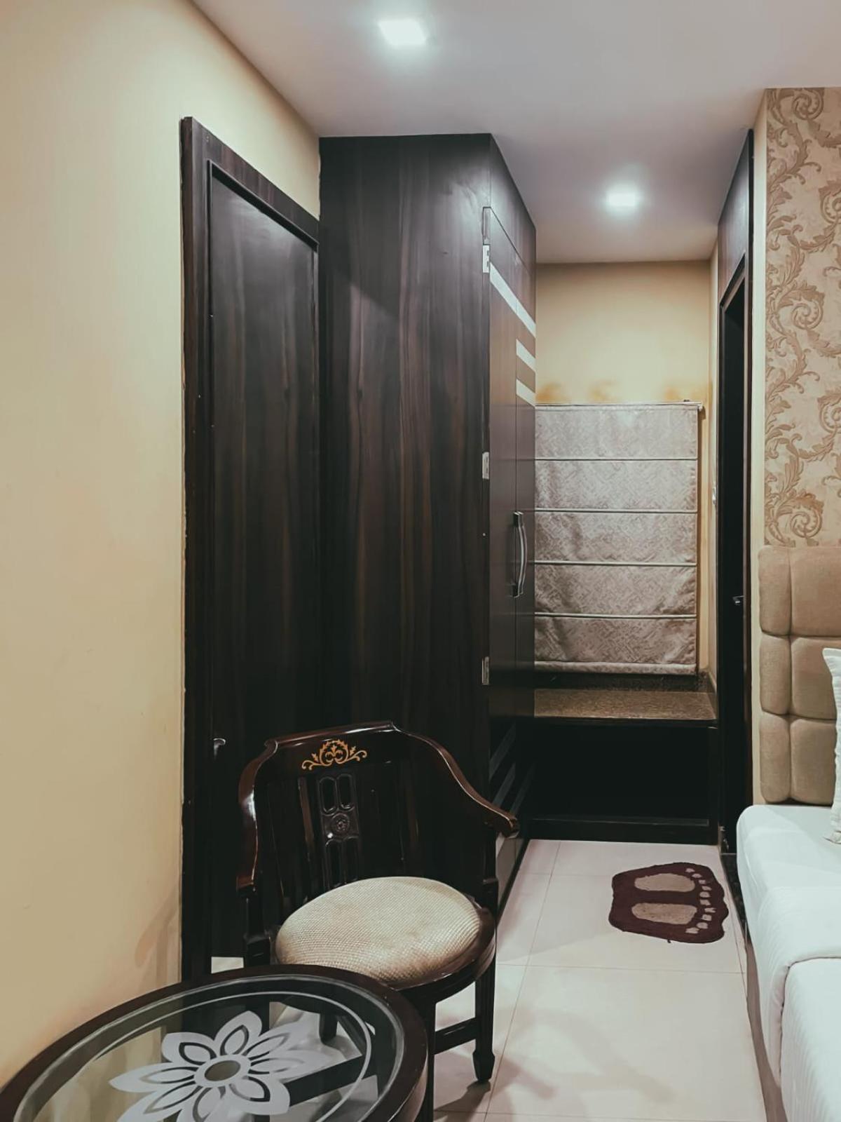 Hotel S L E Residency
