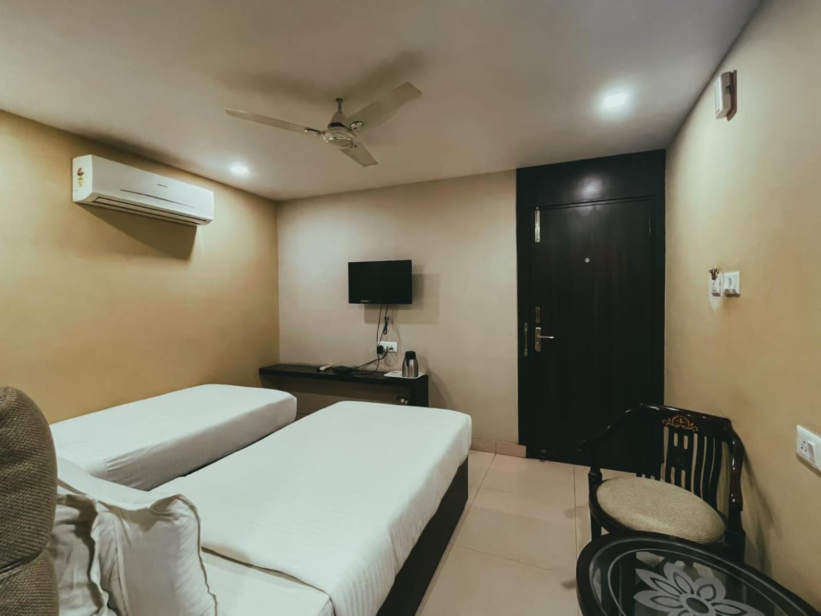 Hotel S L E Residency 2*