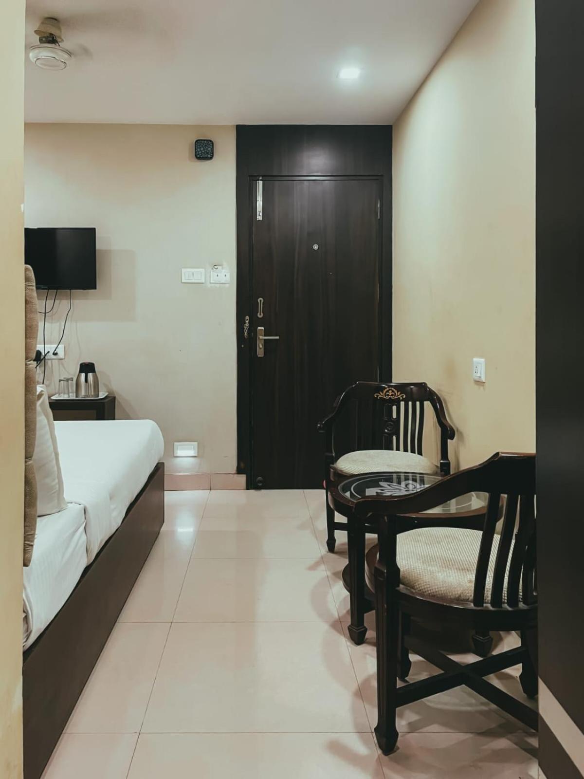 Hotel S L E Residency