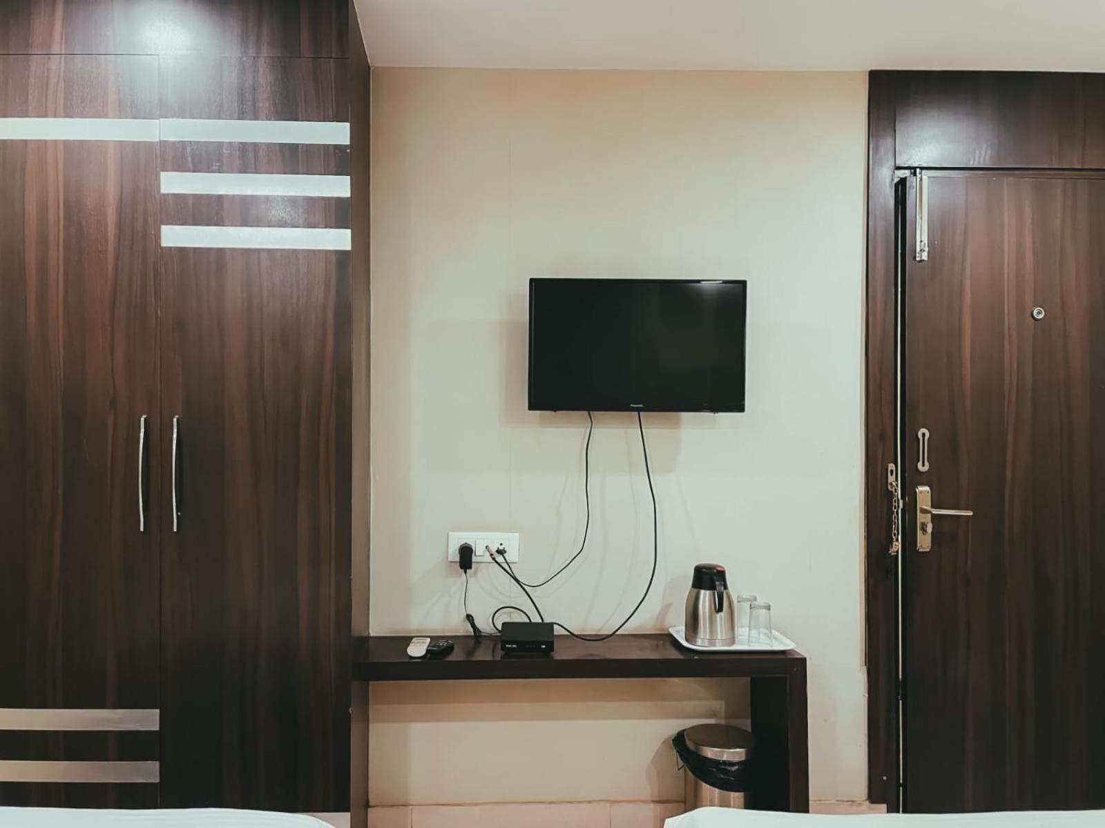 S L E Residency Hotel 2*
