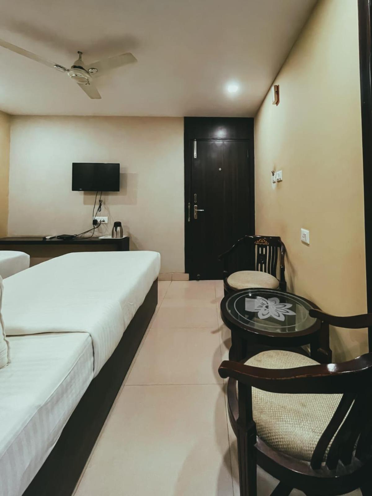 Hotel S L E Residency