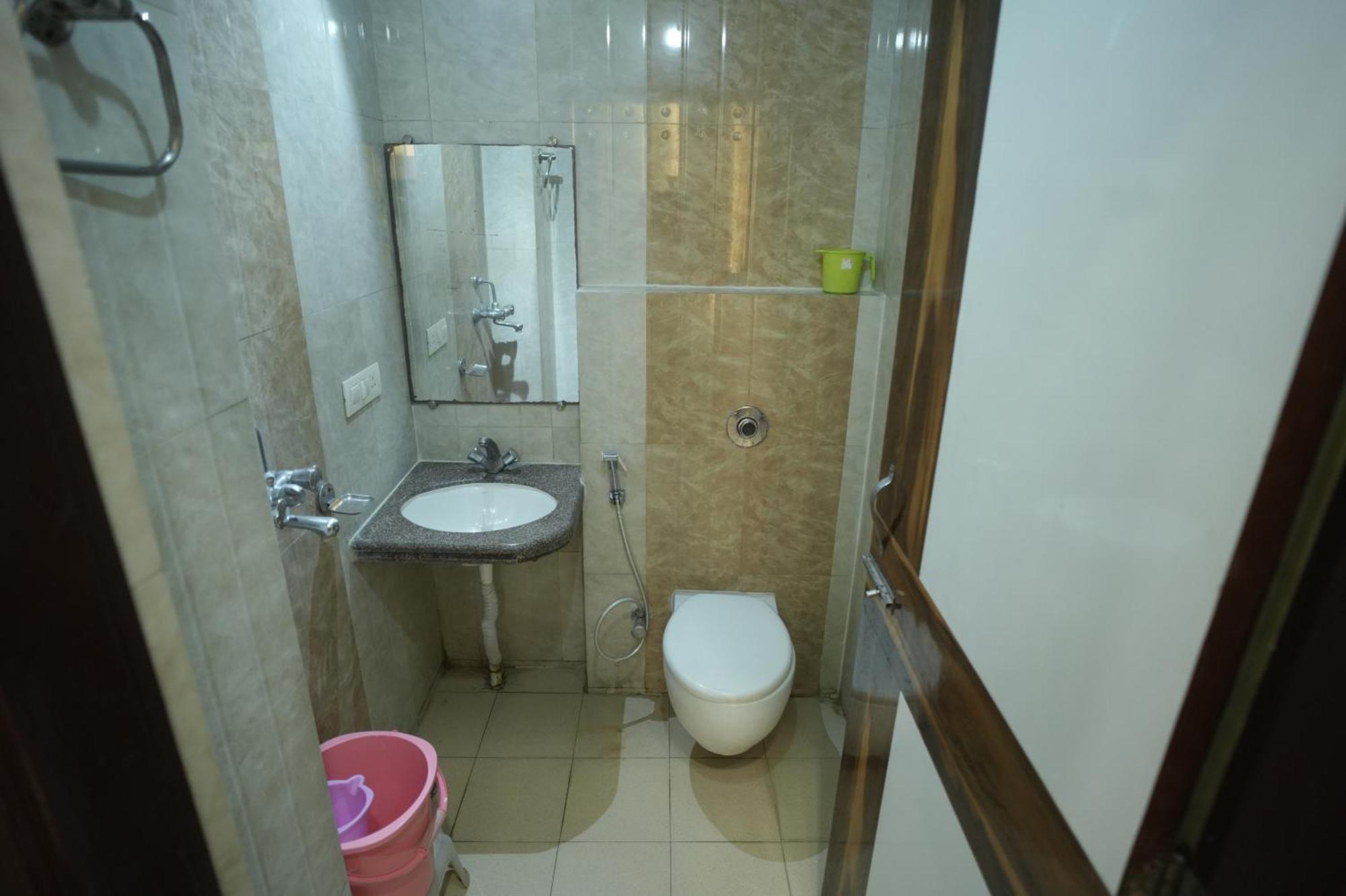 Rajkamal Near Railway Station 3*