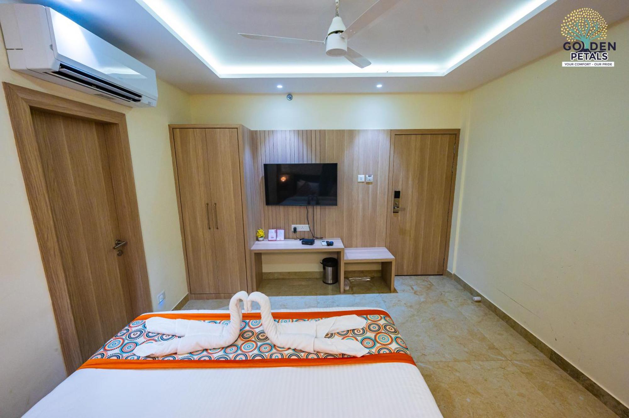 Hotel Golden Petals