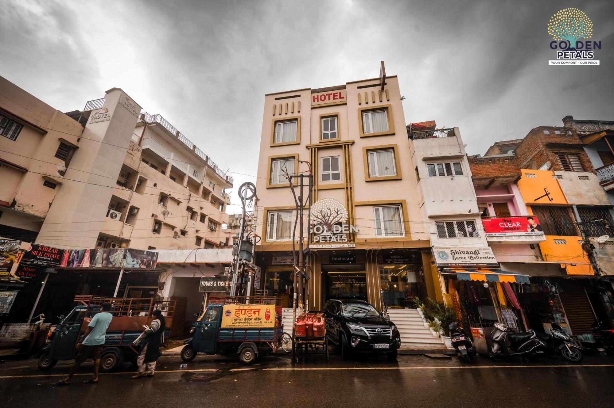 Golden Petals Hotel 3*