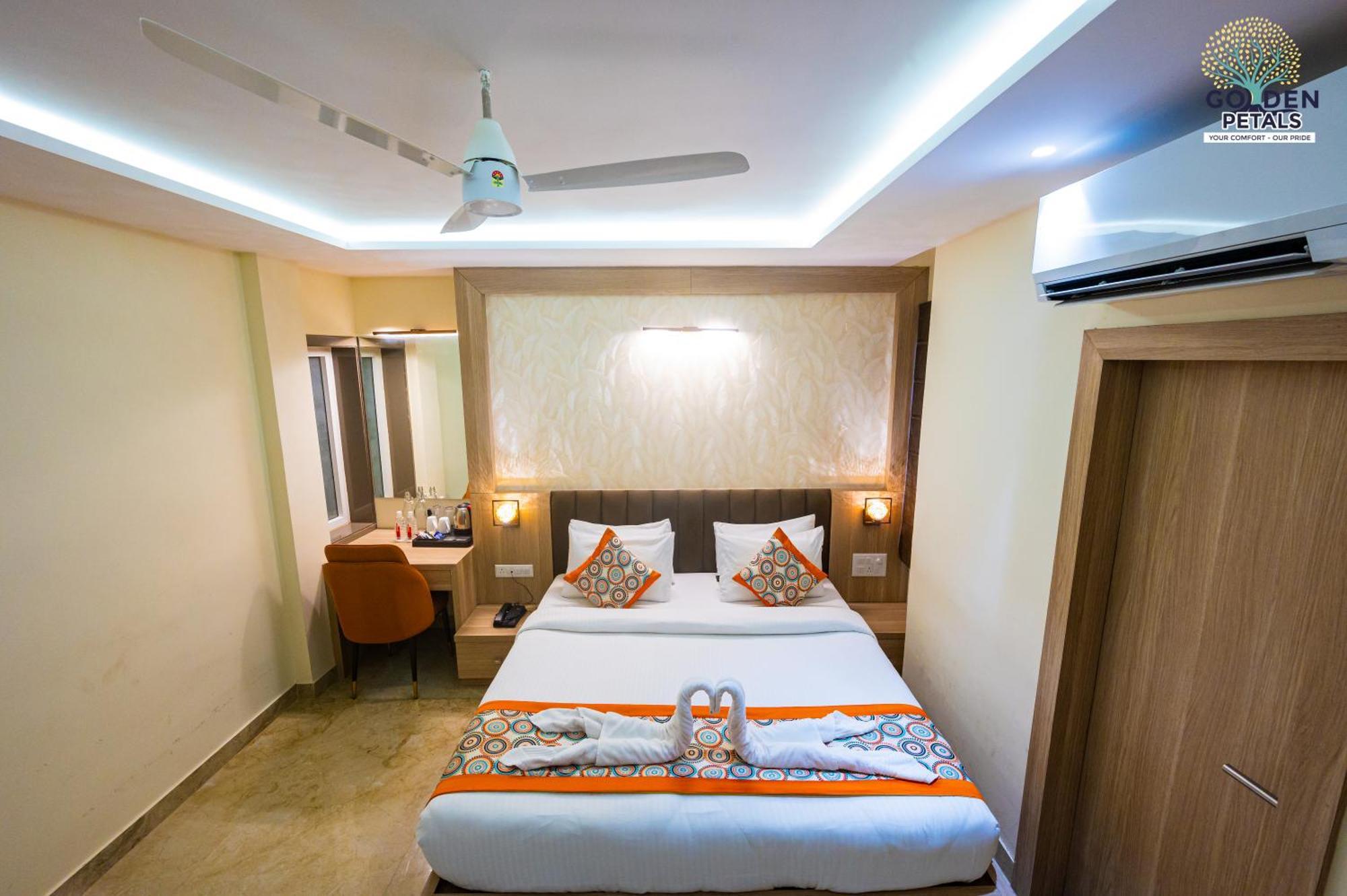 Golden Petals Hotel Varanasi