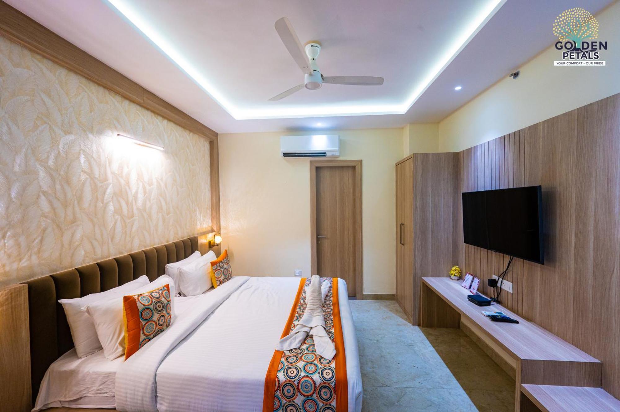 Golden Petals Hotel Varanasi