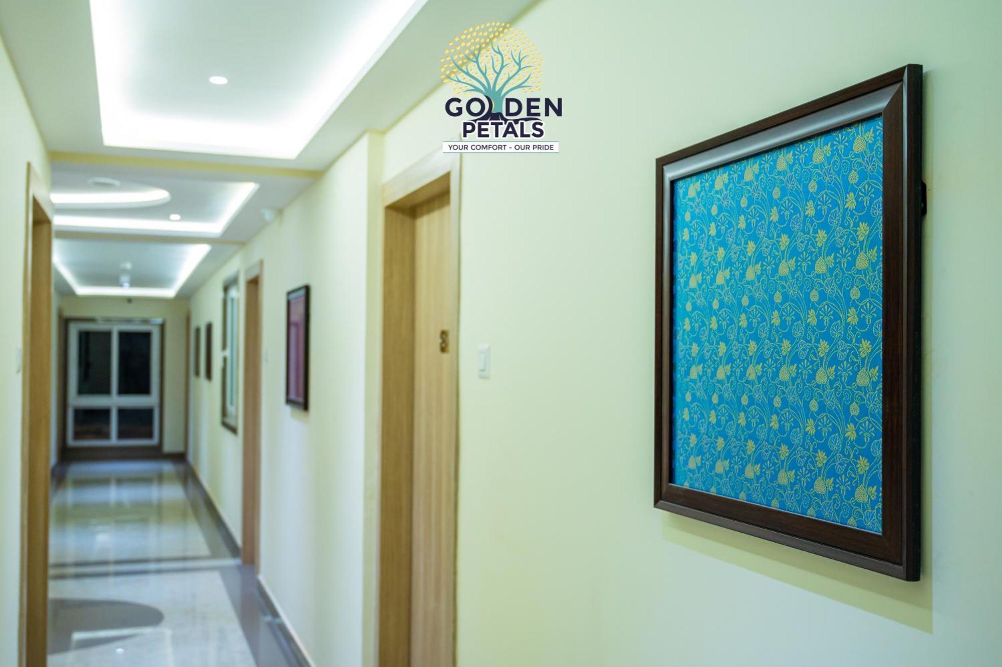 Hotel Golden Petals