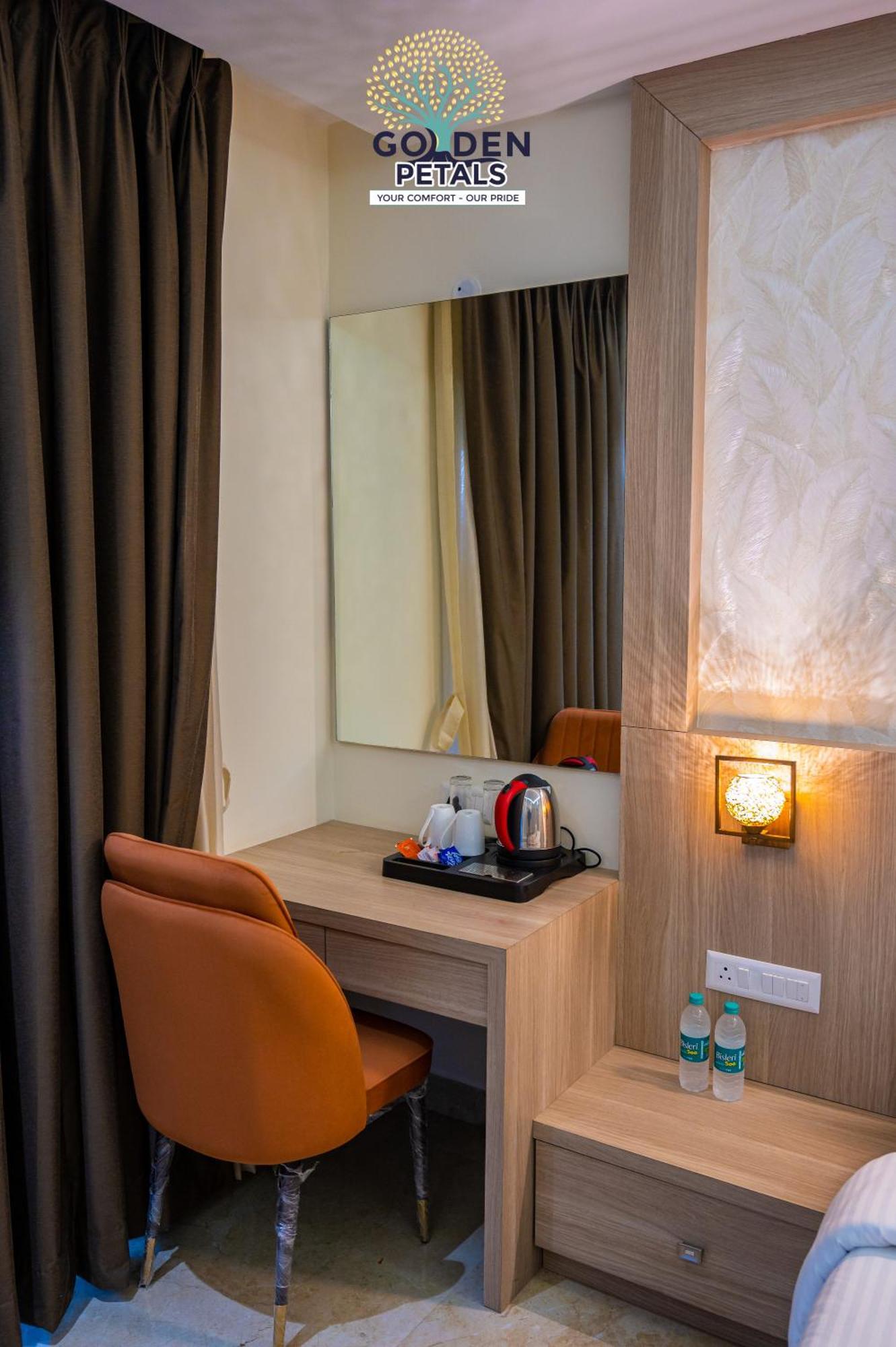 Hotel Golden Petals