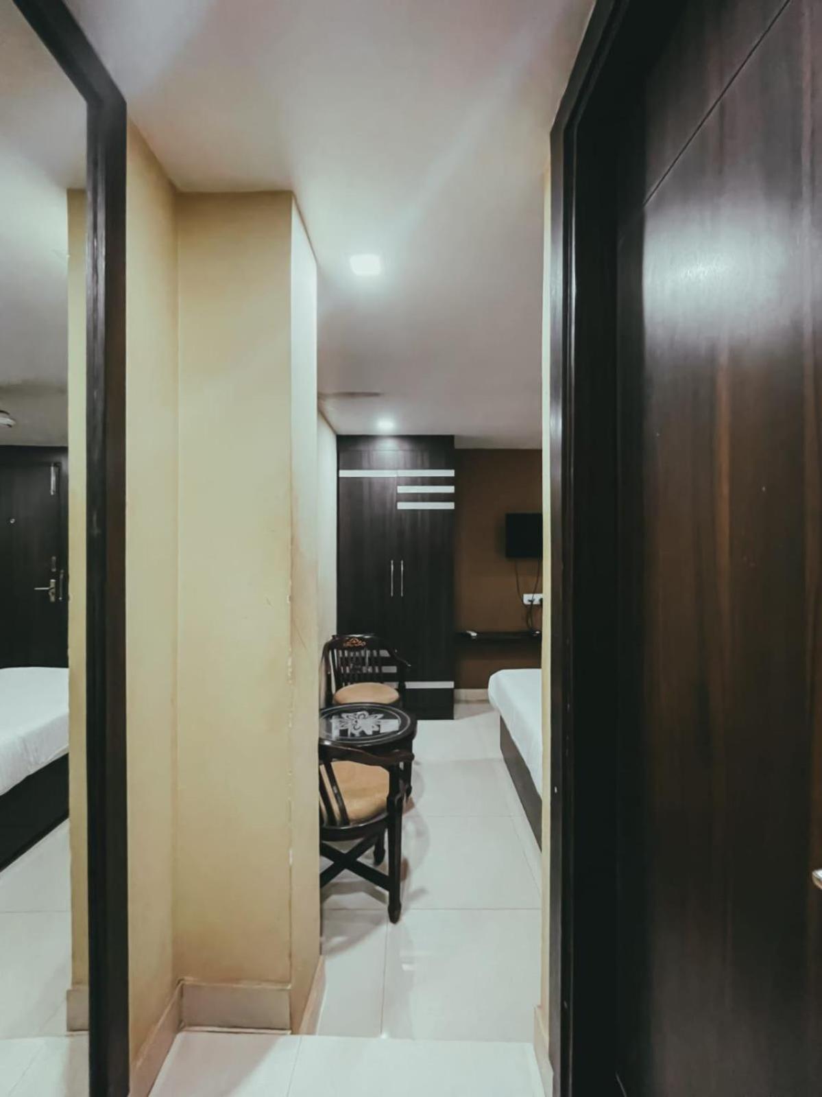 Hotel S L E Residency Varanasi