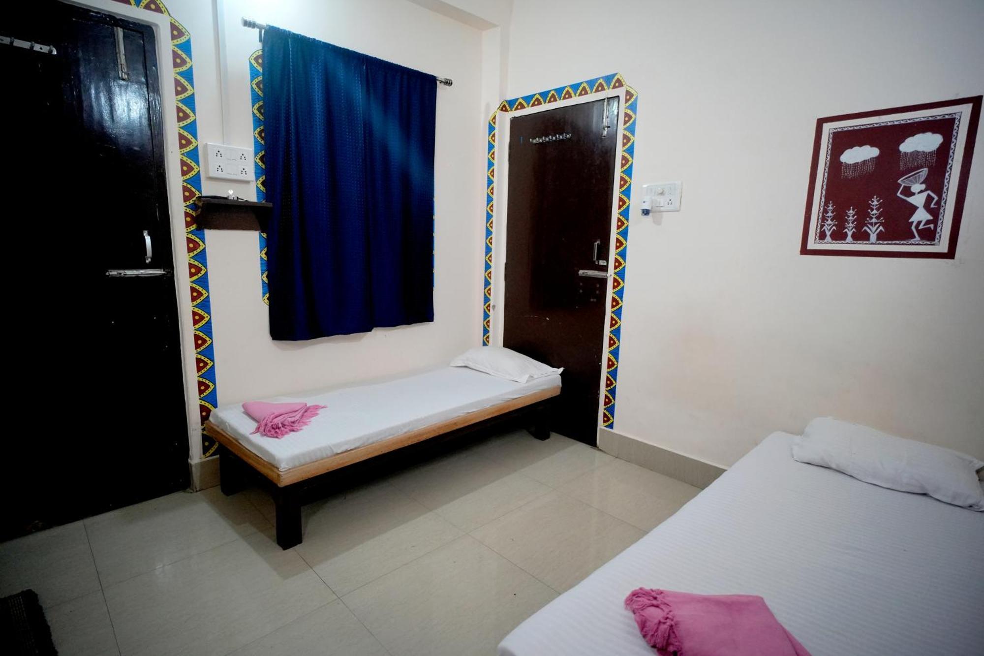 Banaras Gully House 500 Ft From The Ghats *