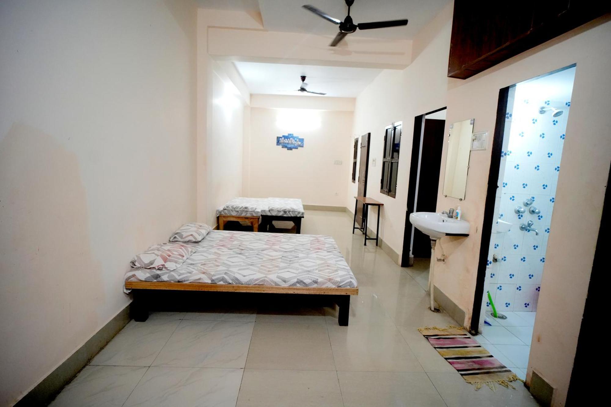 Banaras Gully House 500 Ft From The Ghats *