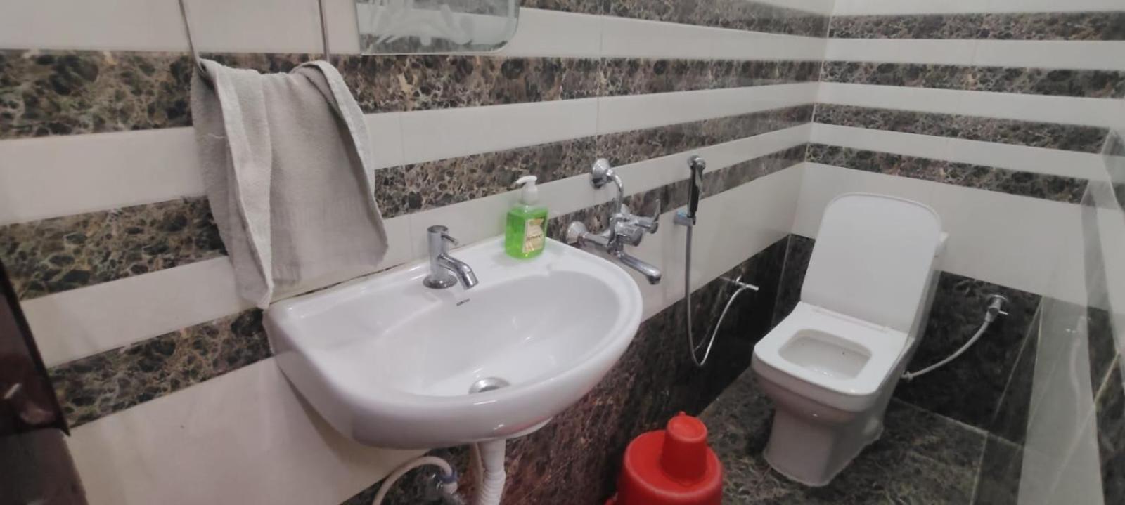 Jpm Guest house *