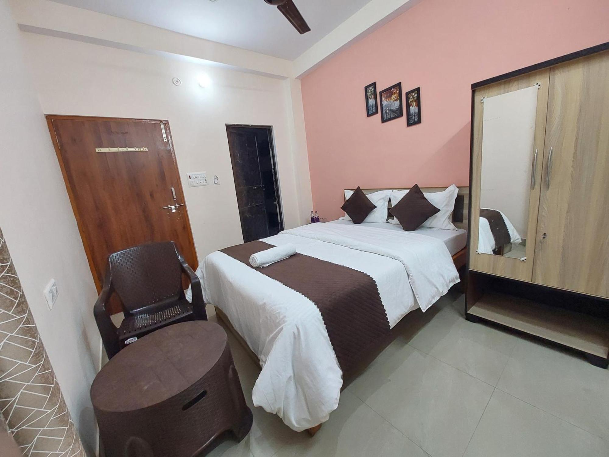 Guest house Manor Residency