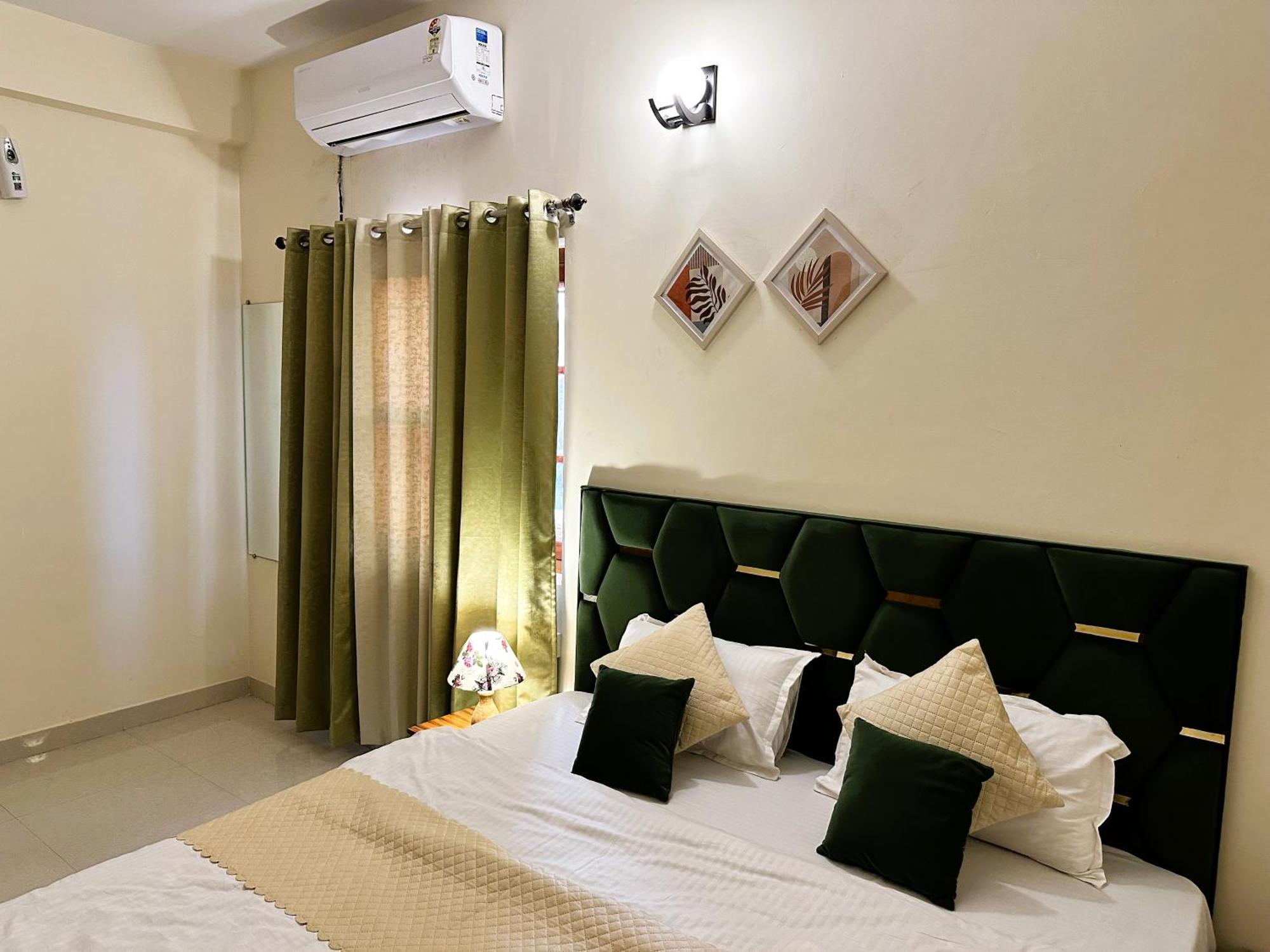 Zoomstay - 3bhk Varanasi