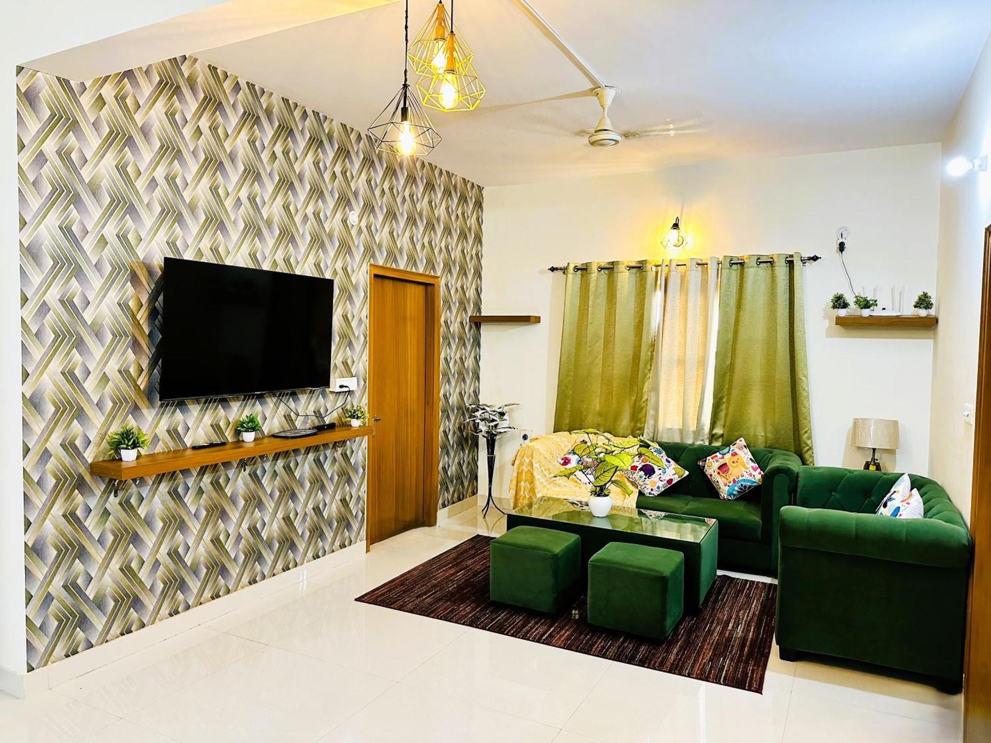 Zoomstay - 3bhk Varanasi