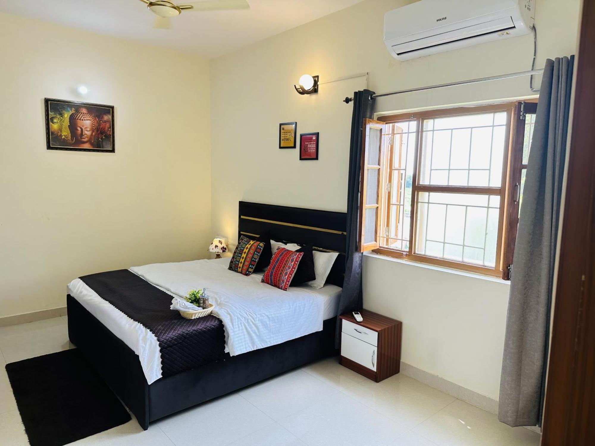Zoomstay - 3bhk Varanasi
