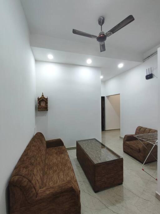 Divine Kashi Near Shree Kashi Vishwanath Temple Holiday home Varanasi