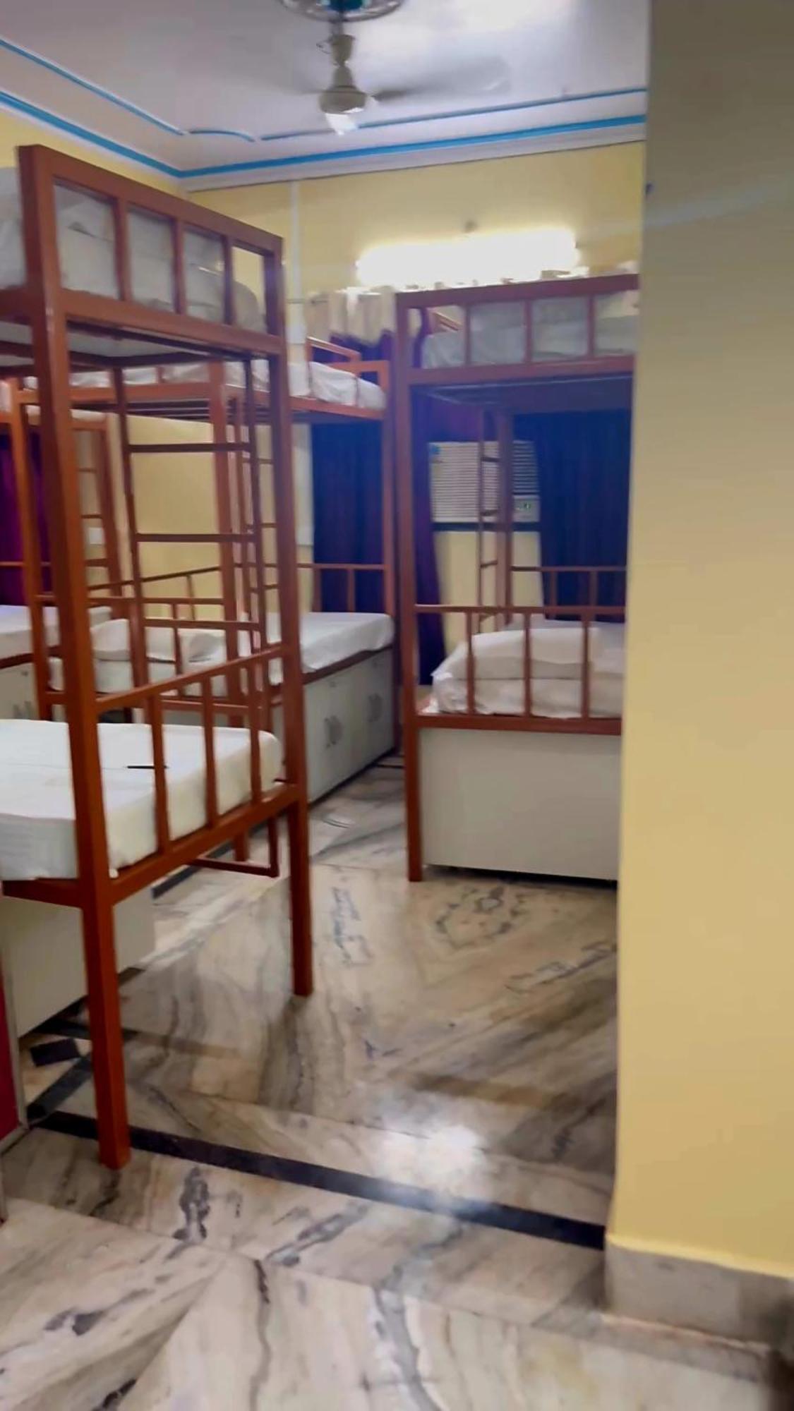 Holy Ganges Dorms Apartment