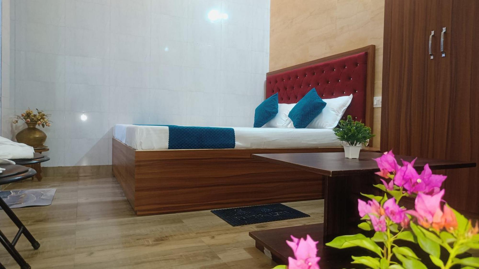 Shubh Kashi Guest house *