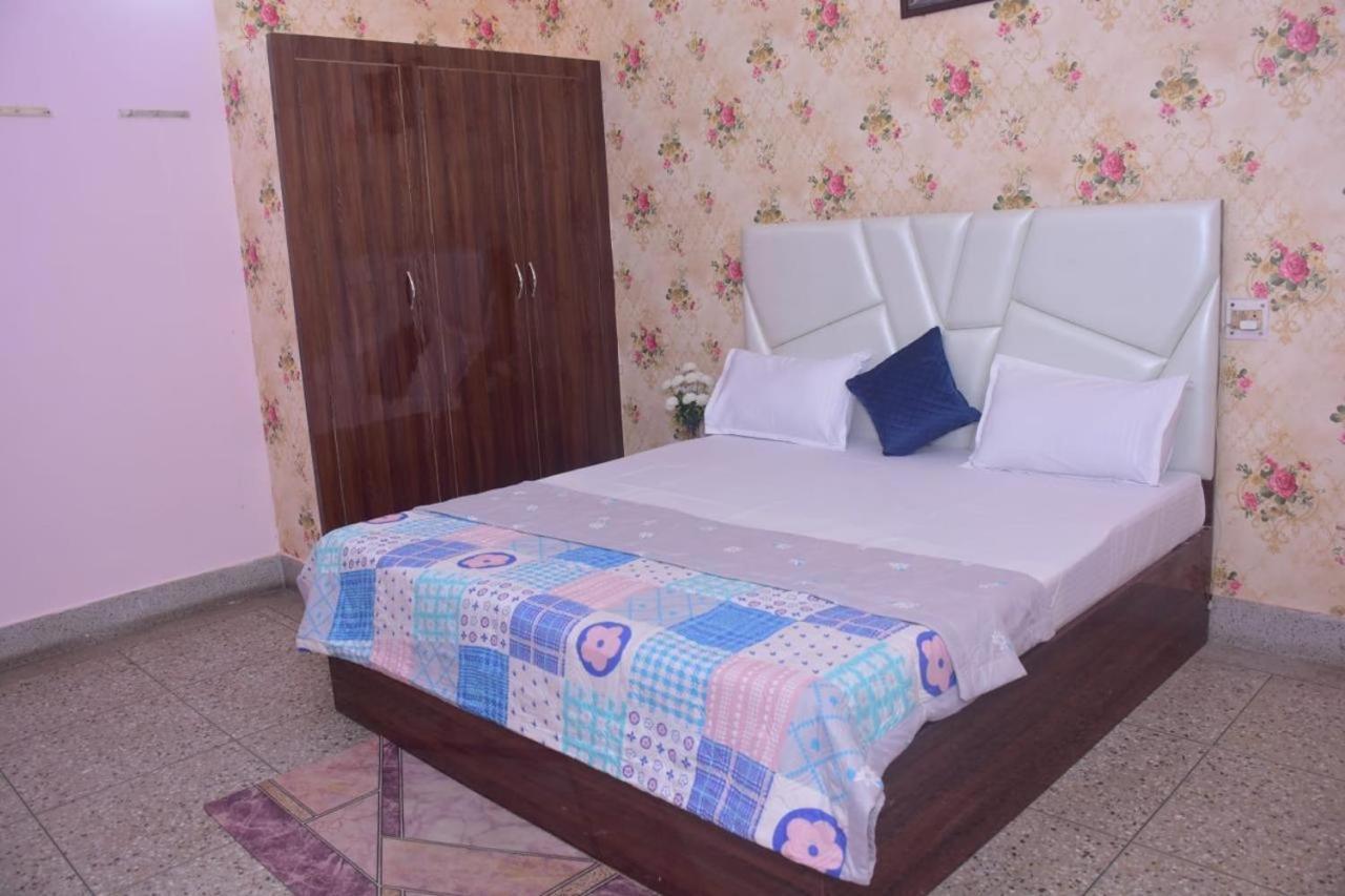 Shubh Kashi Guest house *