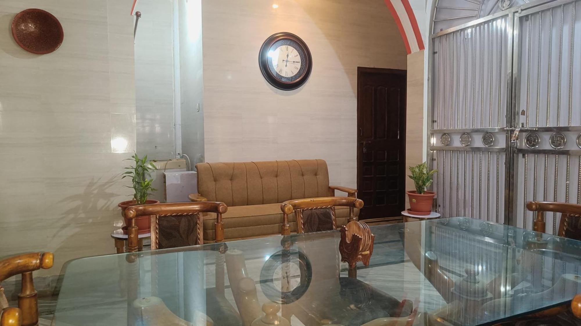 Guest house Shubh Kashi *