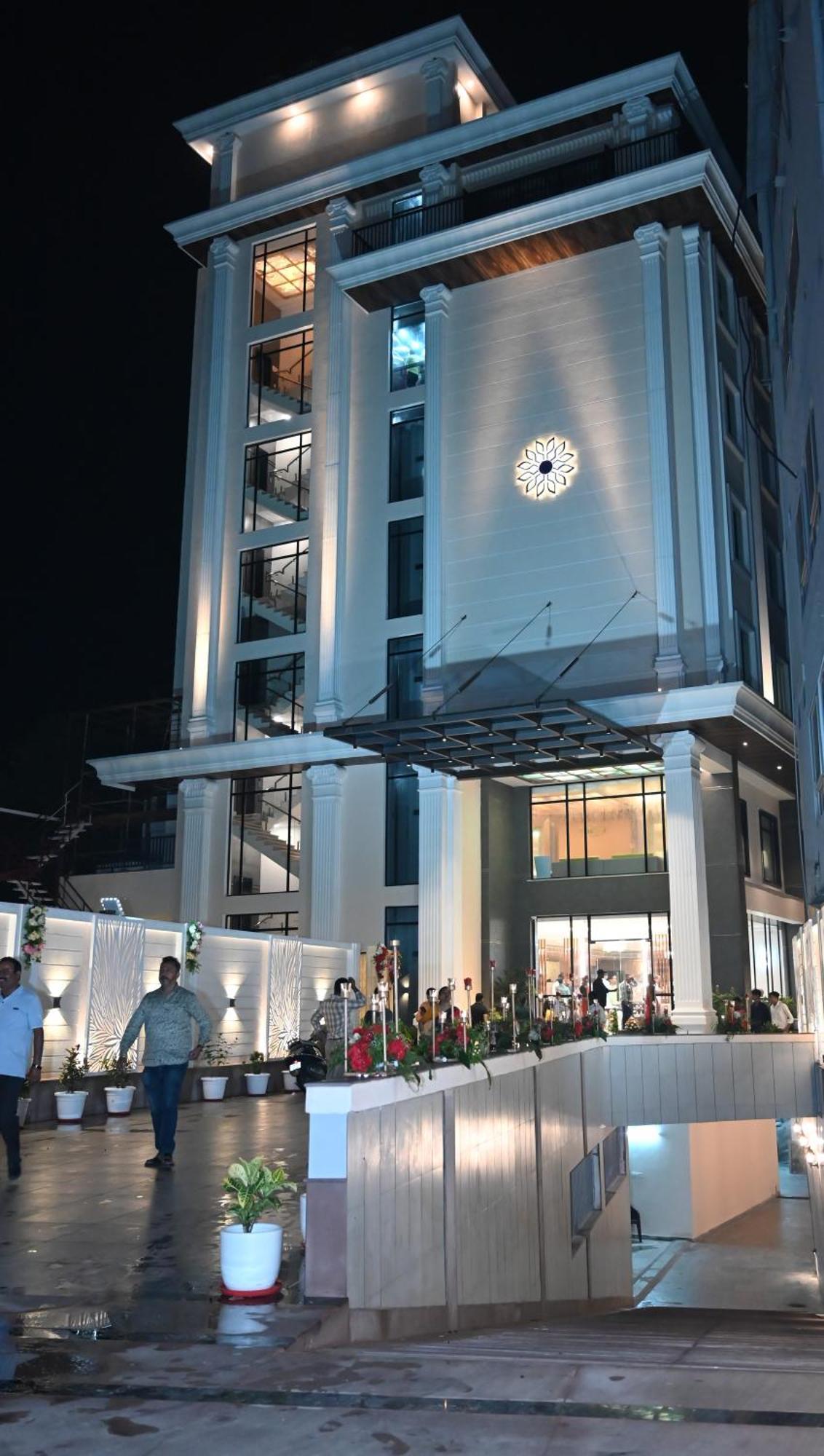 Hotel The Mudra 4*