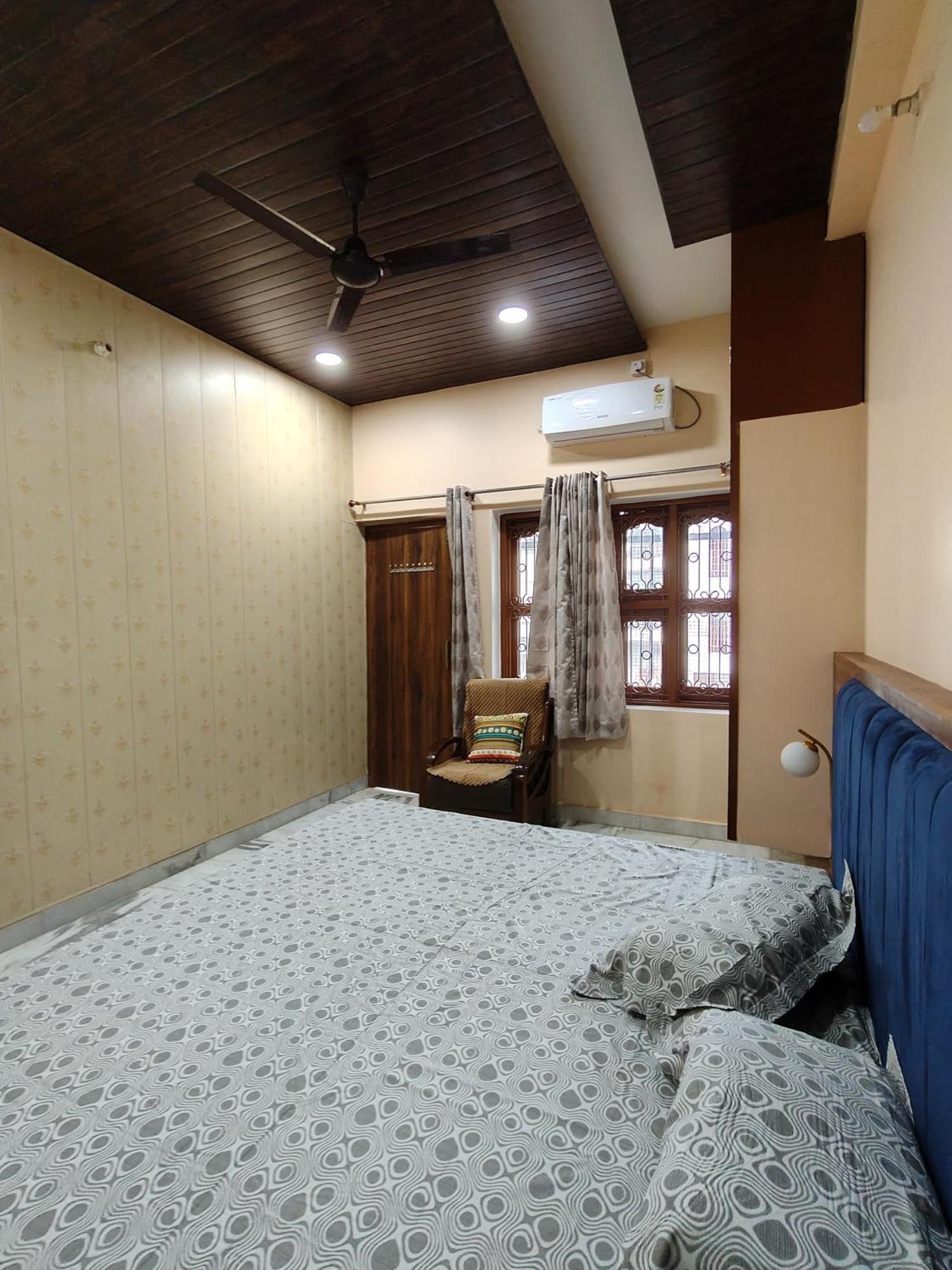Kashivas - Spacious 2bhk Near Assi Ghat Apartment