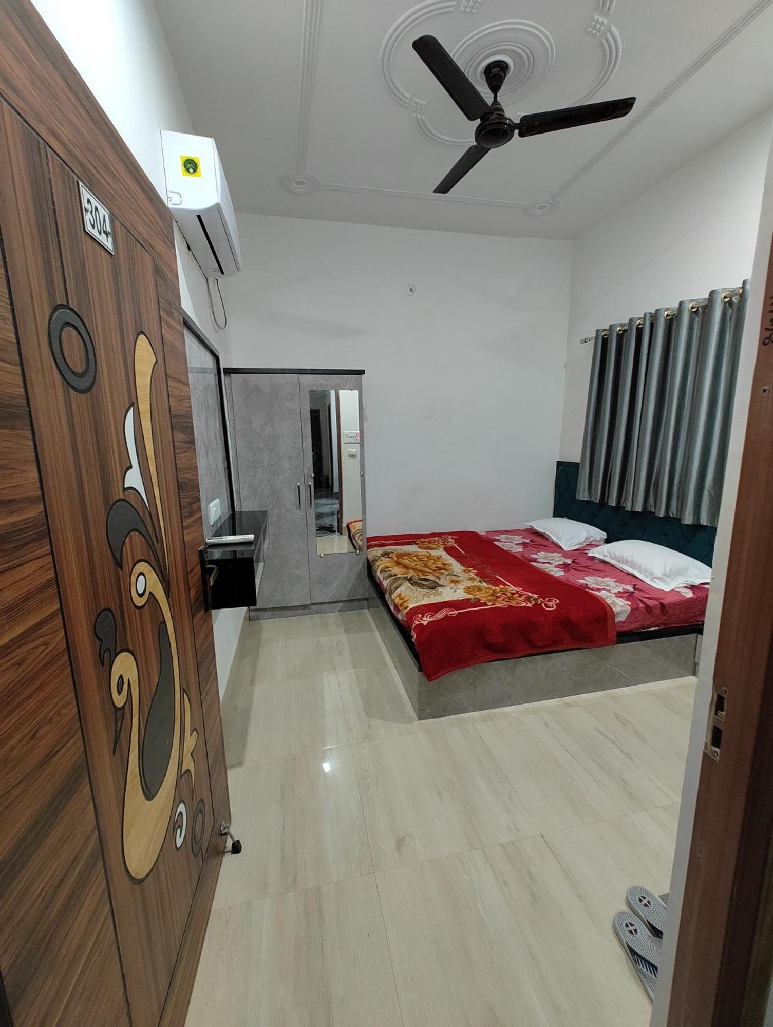 Omisha Guest house *