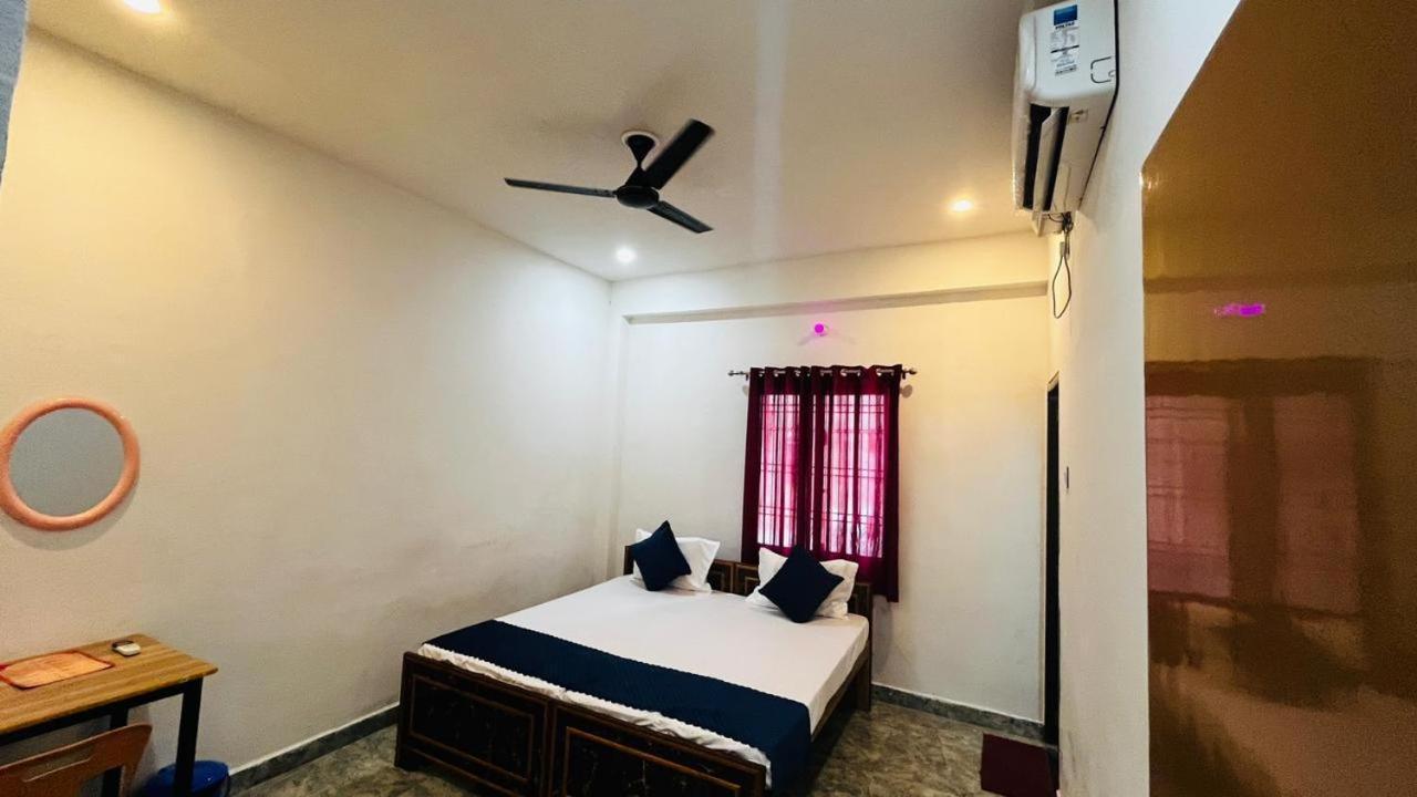 Shree Om Palace Guest house *