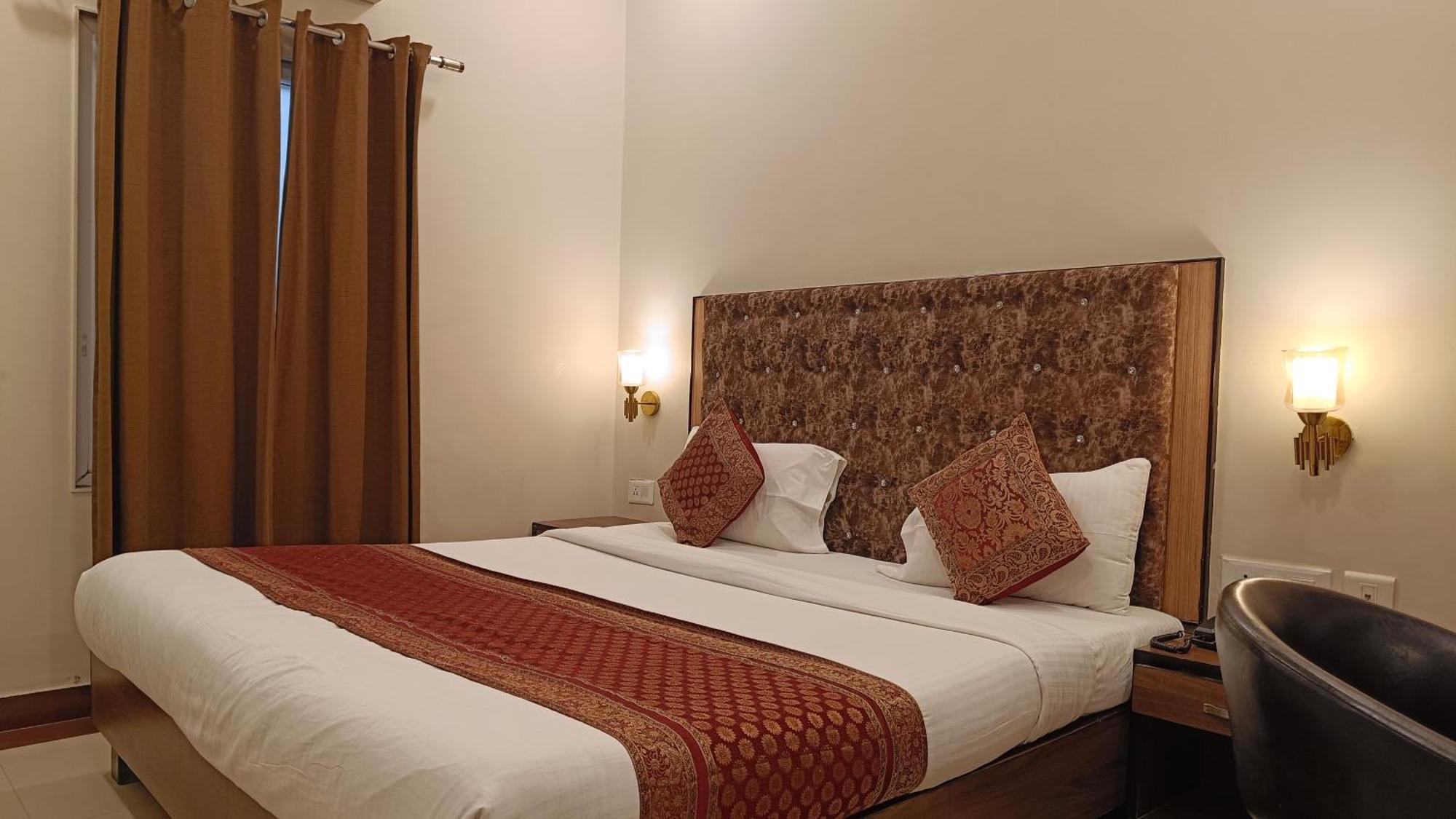 Hotel Hvh Kashi Vishwanath - 400 Meters From Kashi Vishwanath Temple & Ganga Aarti Ghat