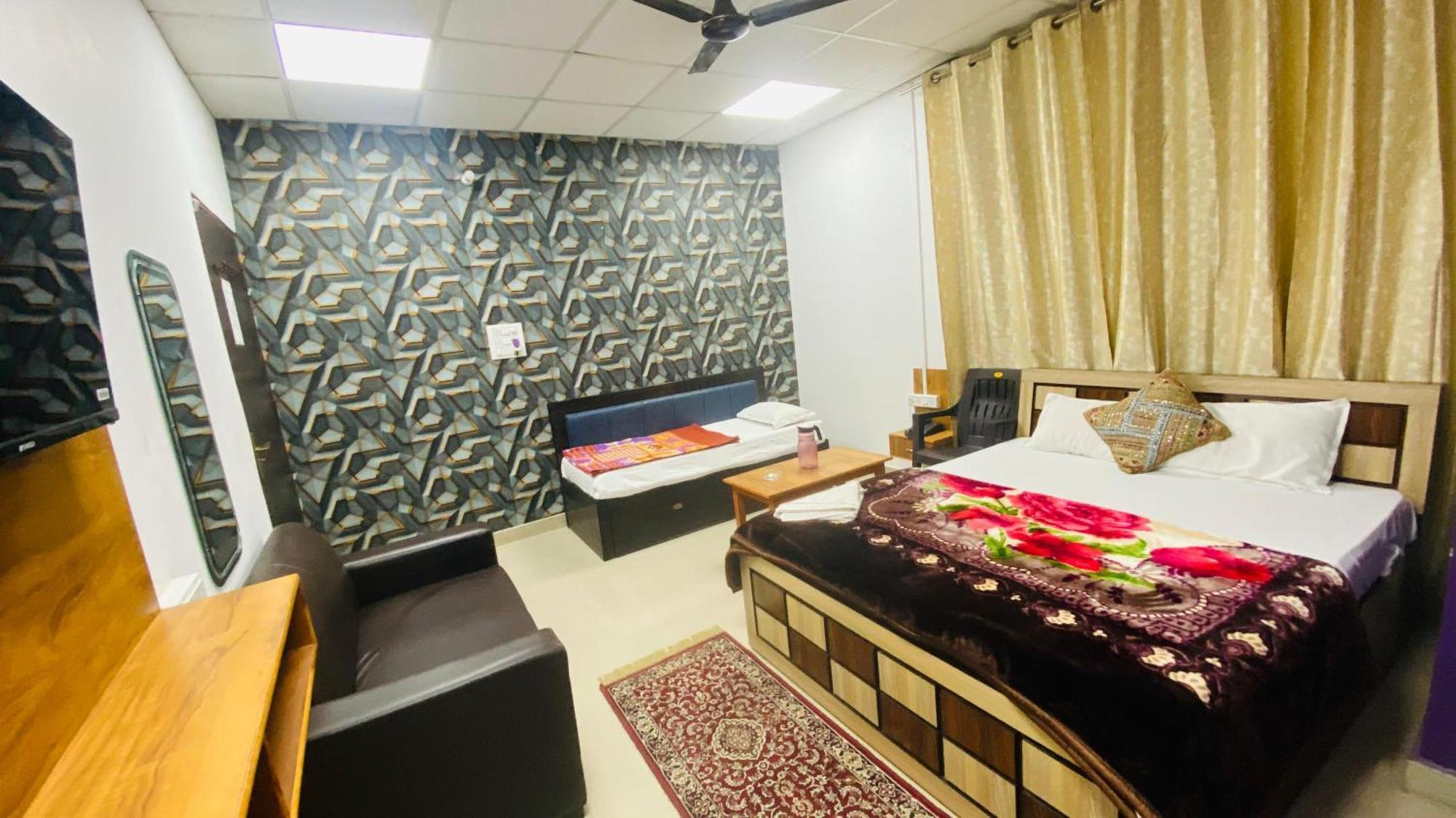 The Kashi Palace ,varanasi ! Fully-air-conditioned At Prime Location With Parking Availability, Near Kashi Vishwanath Temple, And Ganga Ghat