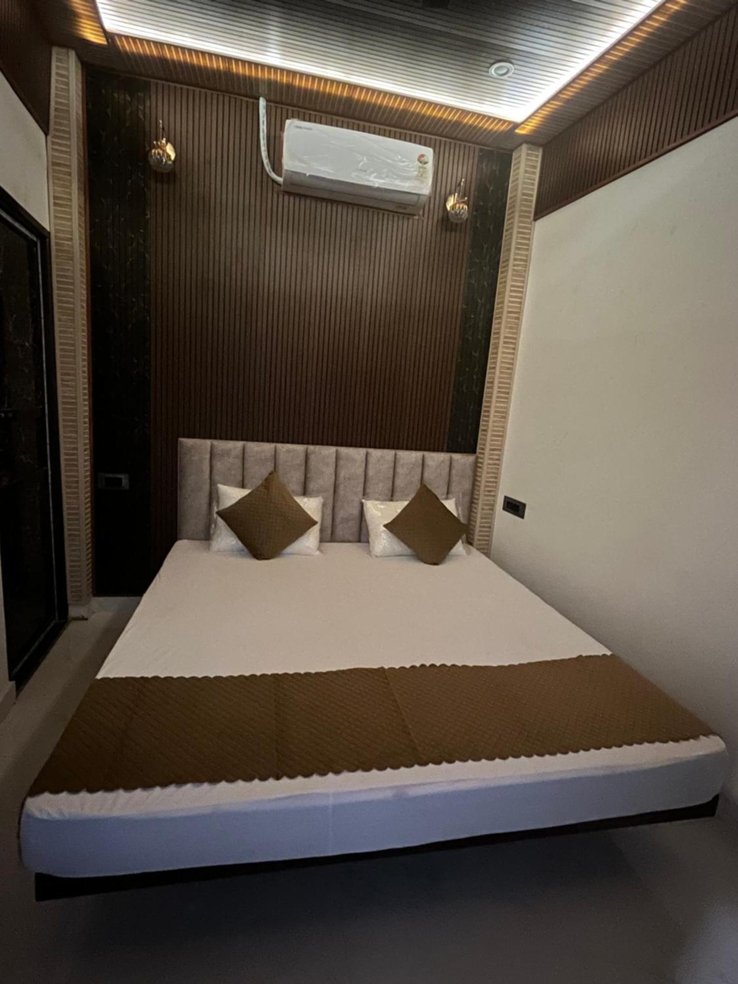 Om Nilay Paying Guest house