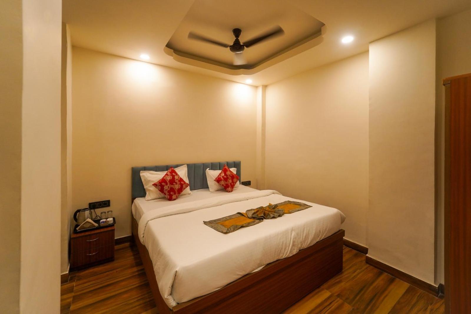 Kashi Niwas Hotel *