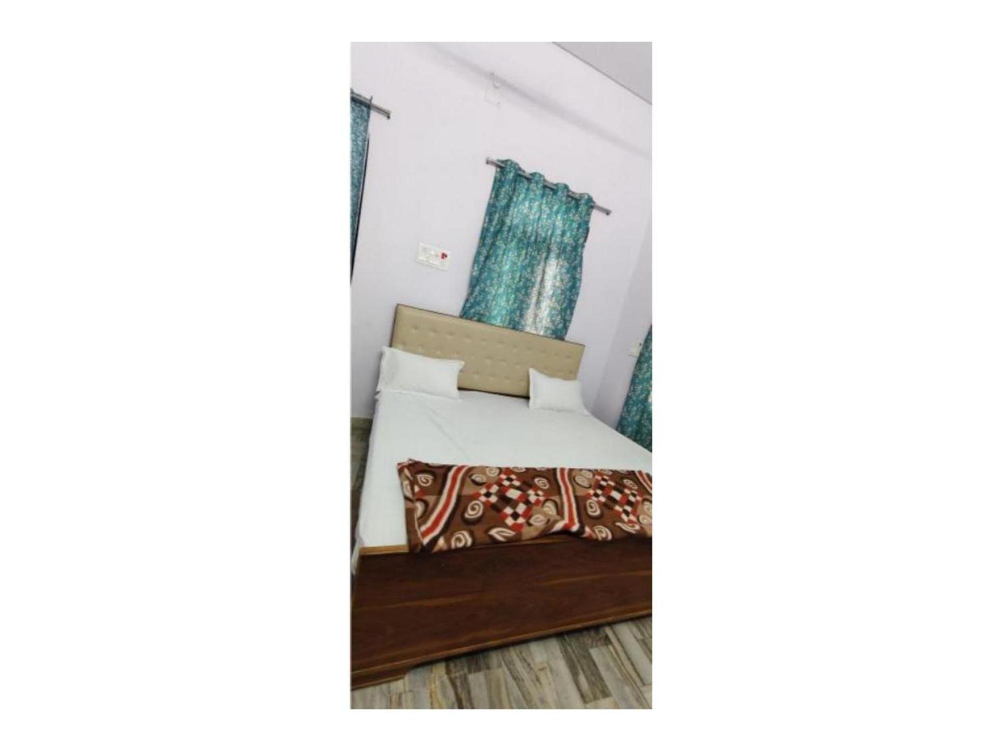 Mahadev Hotel