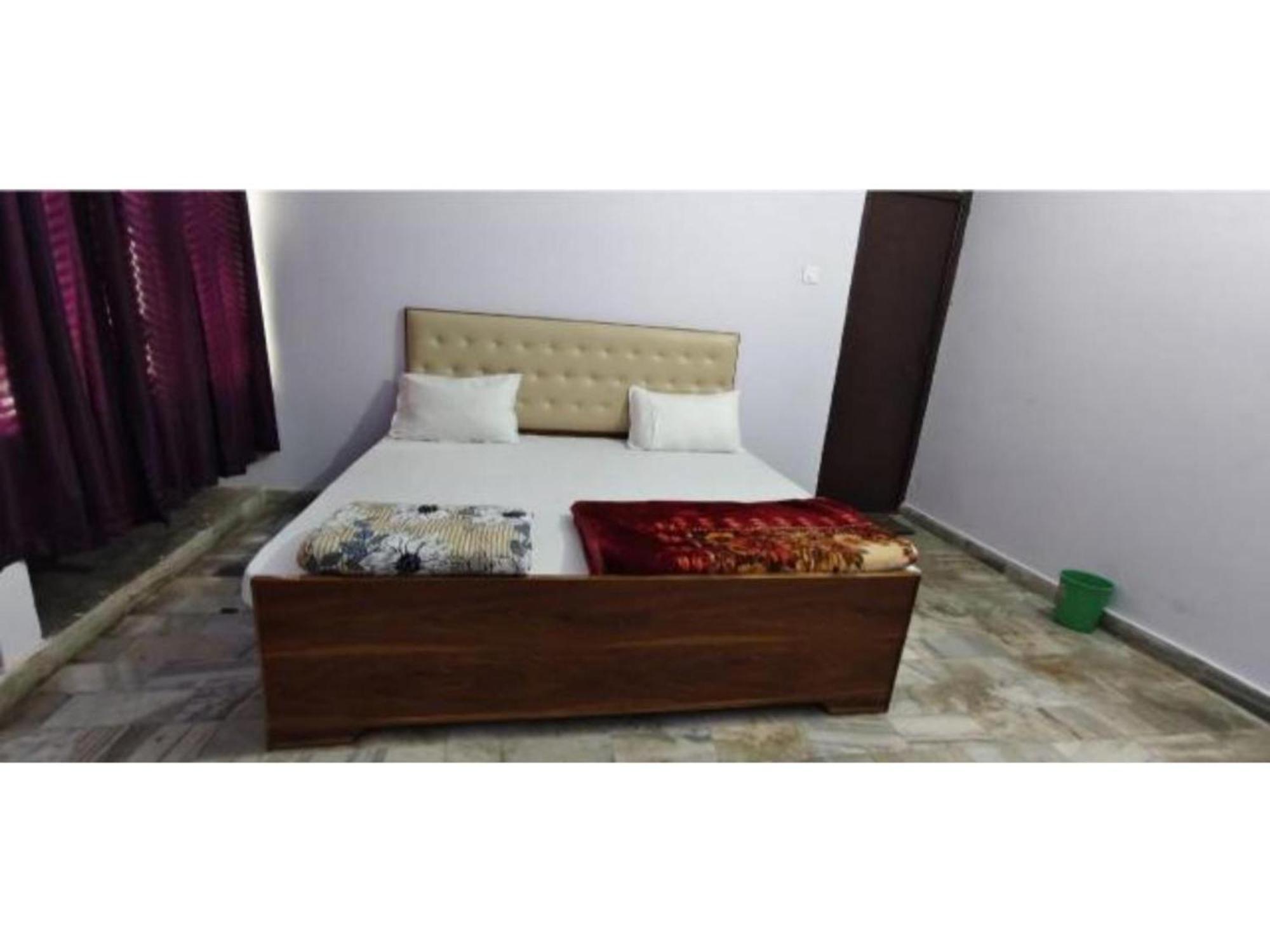 Hotel Mahadev 3*