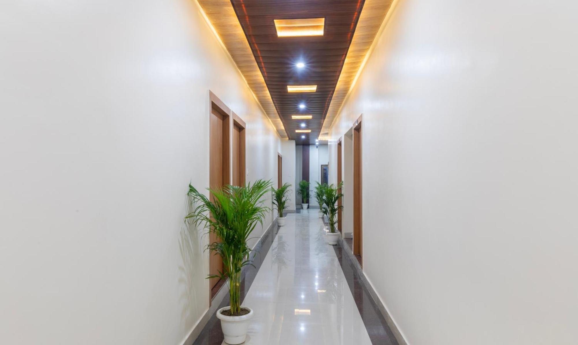 Hotel Treebo Golden Kashi 3*