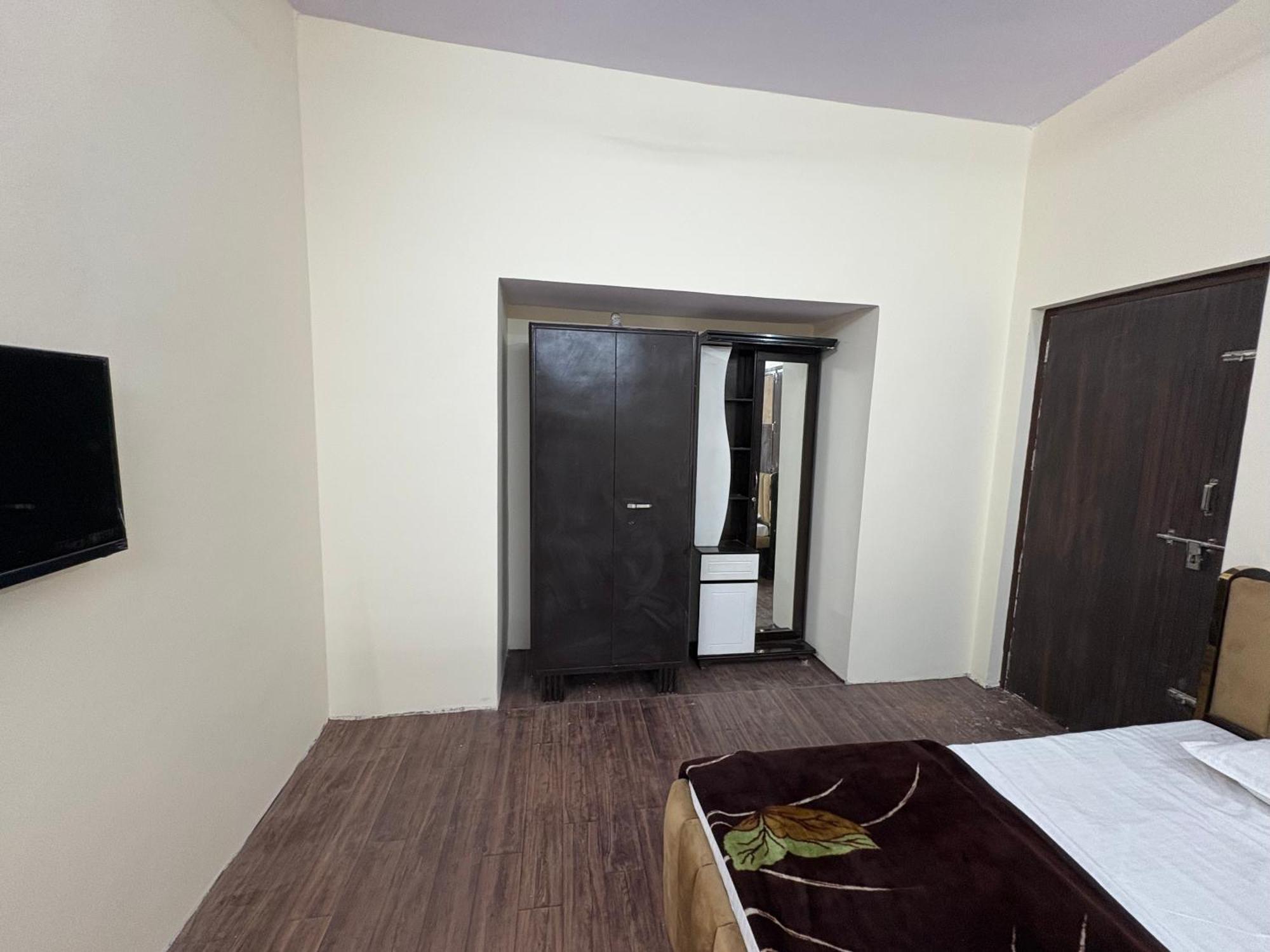 Mehrotra Apartment *