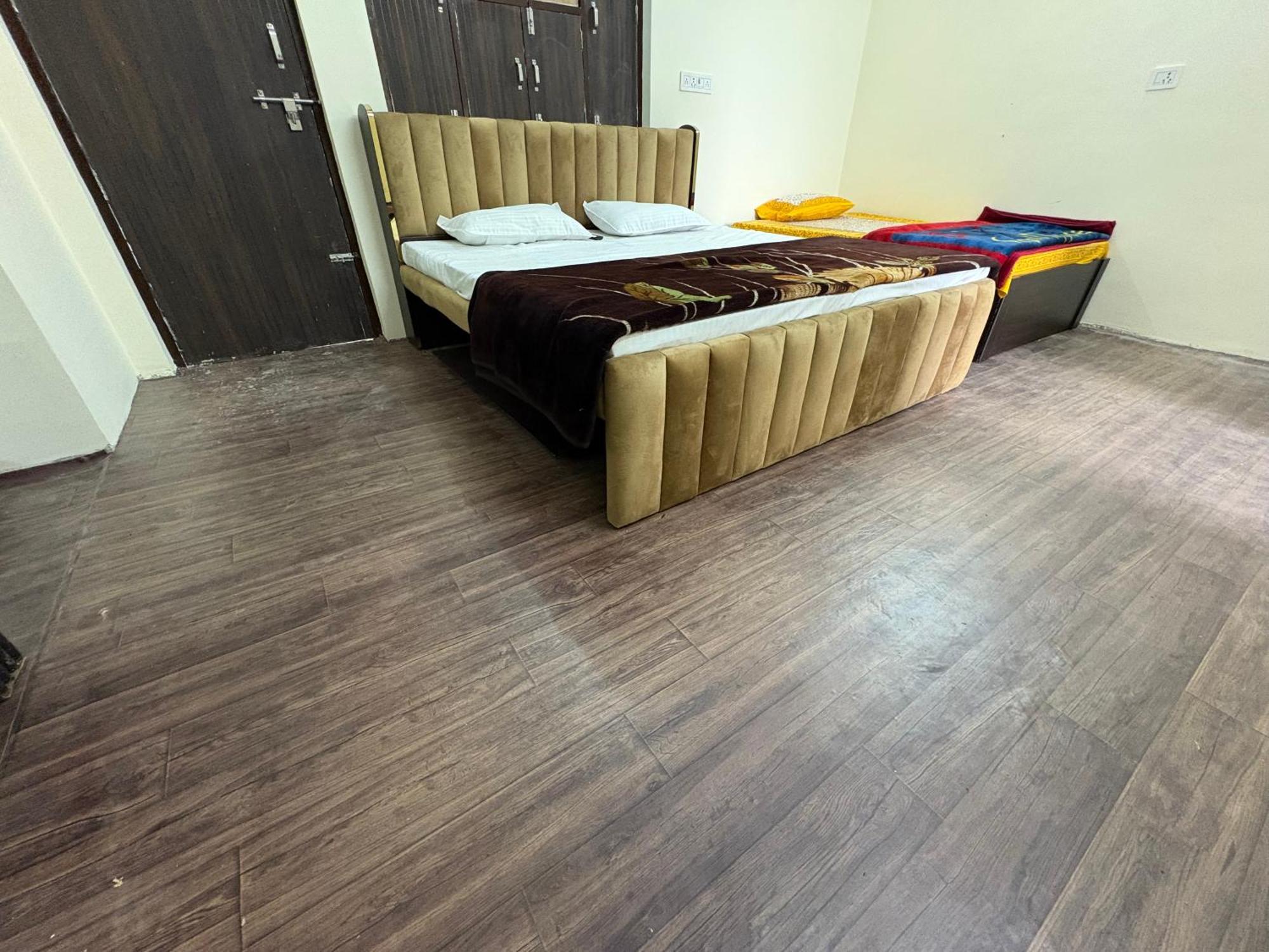 Apartment Mehrotra Varanasi
