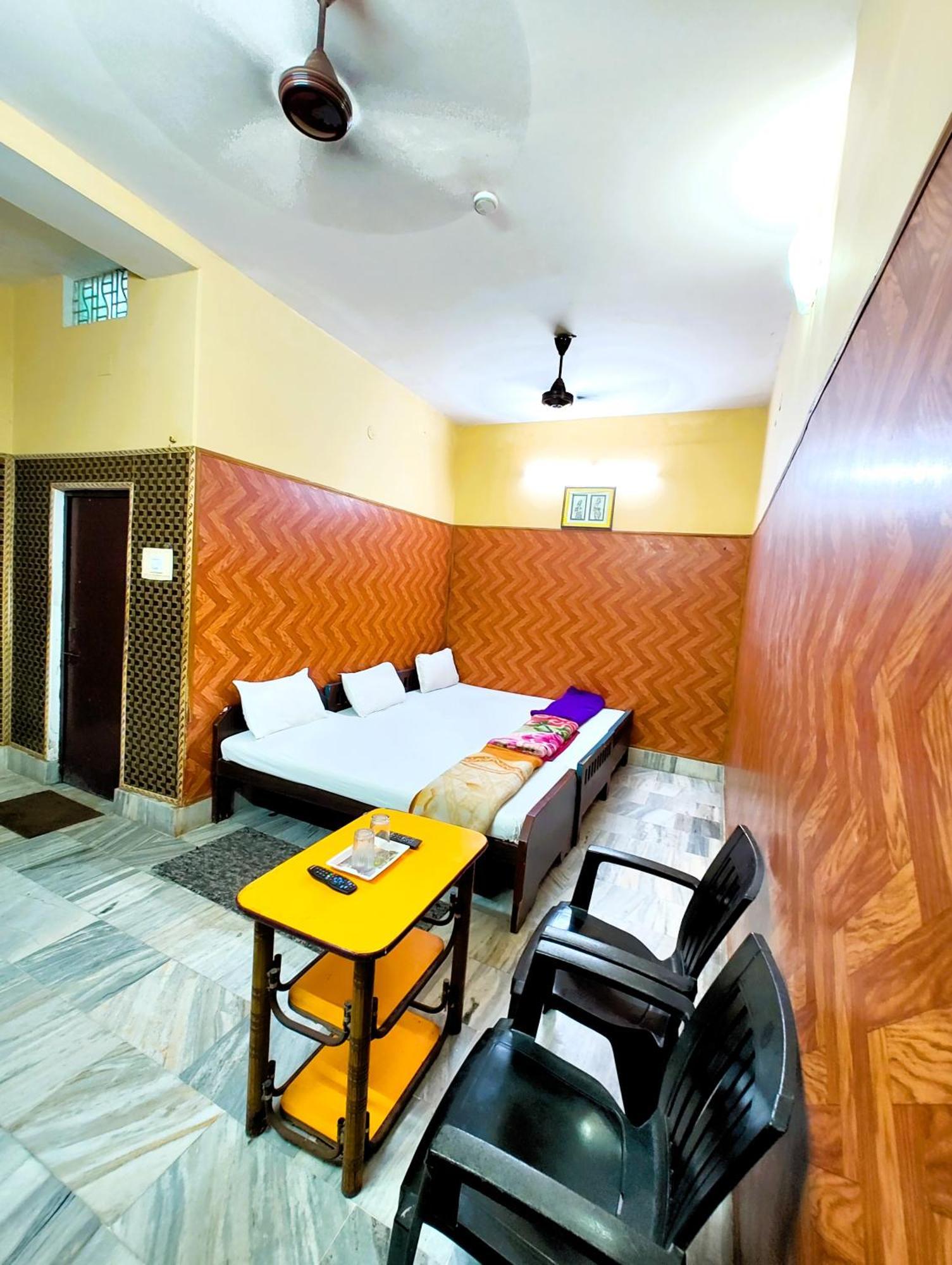 M R Teerth - Shri Kashi Vishwanath Temple - Perfect Location With Comfortable