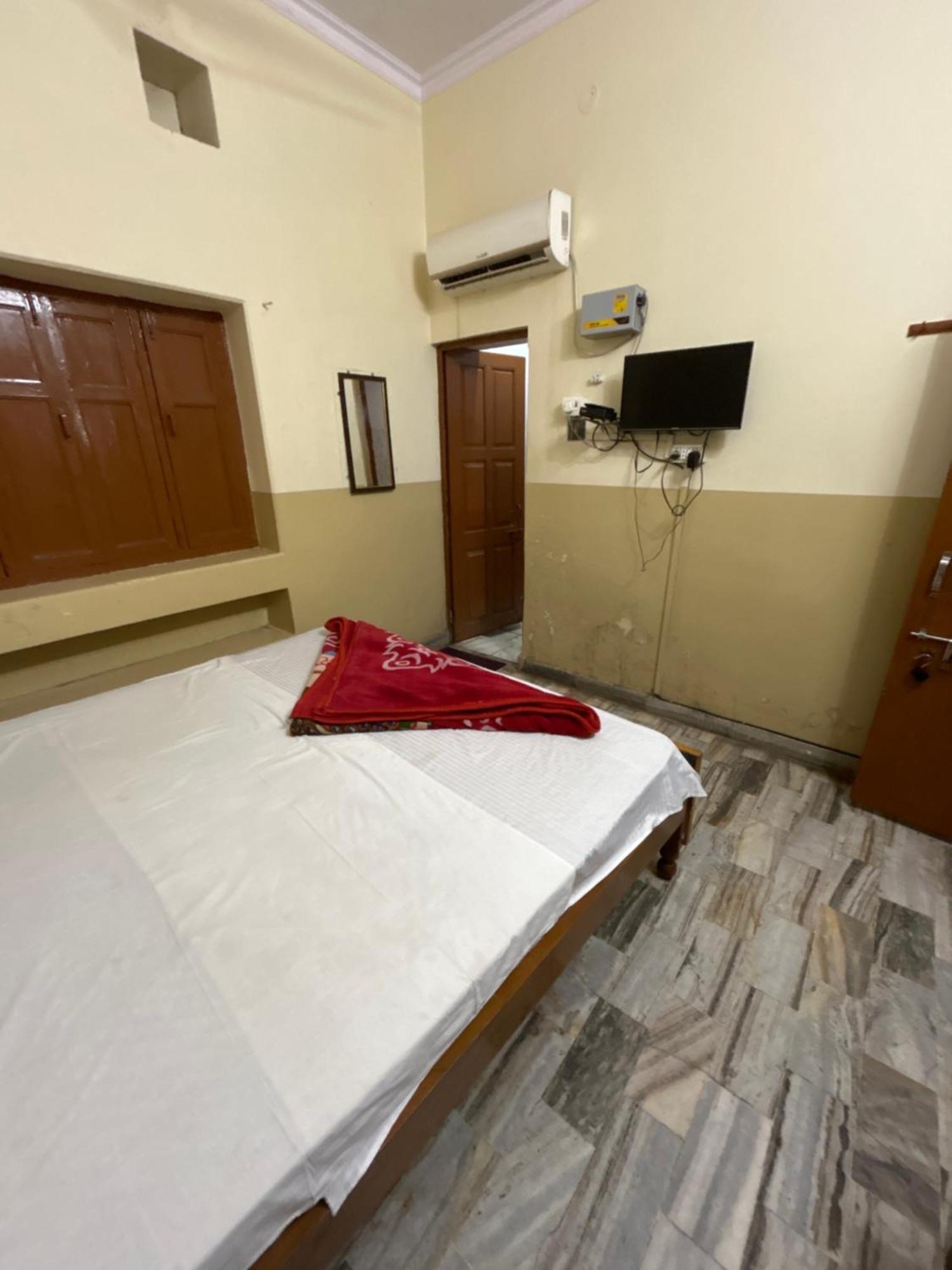 Satsang Hotel