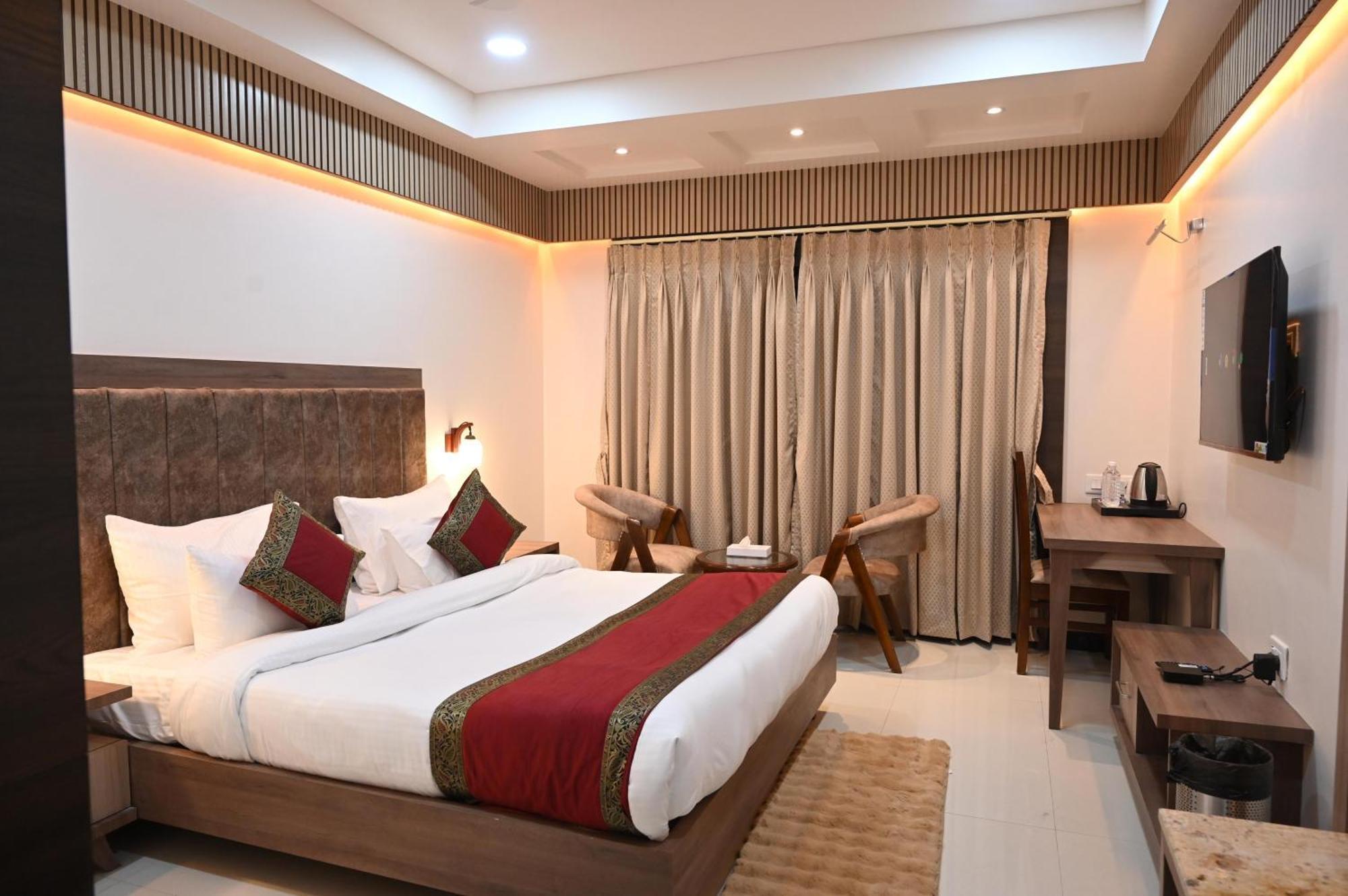Hotel Sainik Grand Varanasi