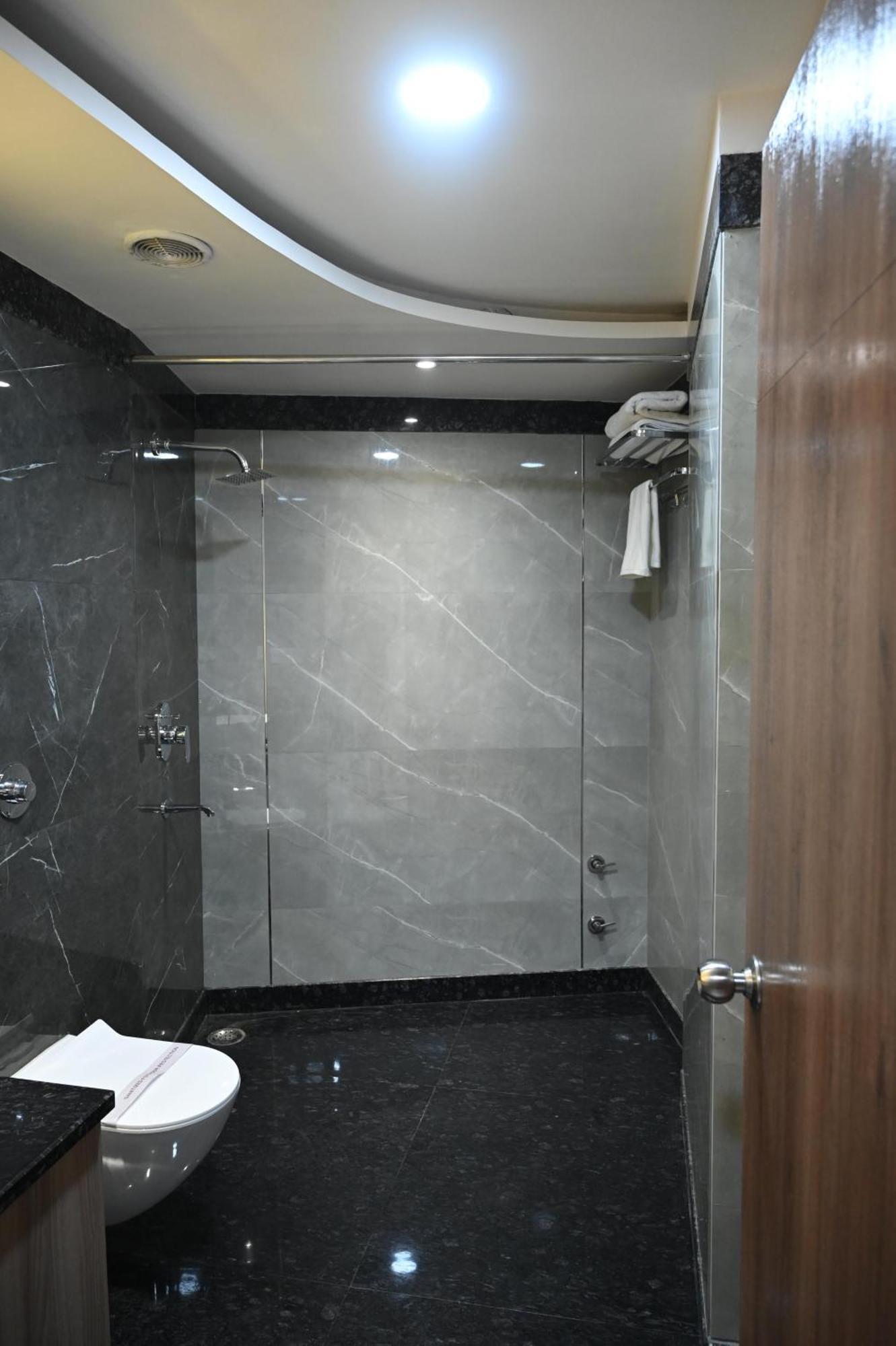Sainik Grand 3*